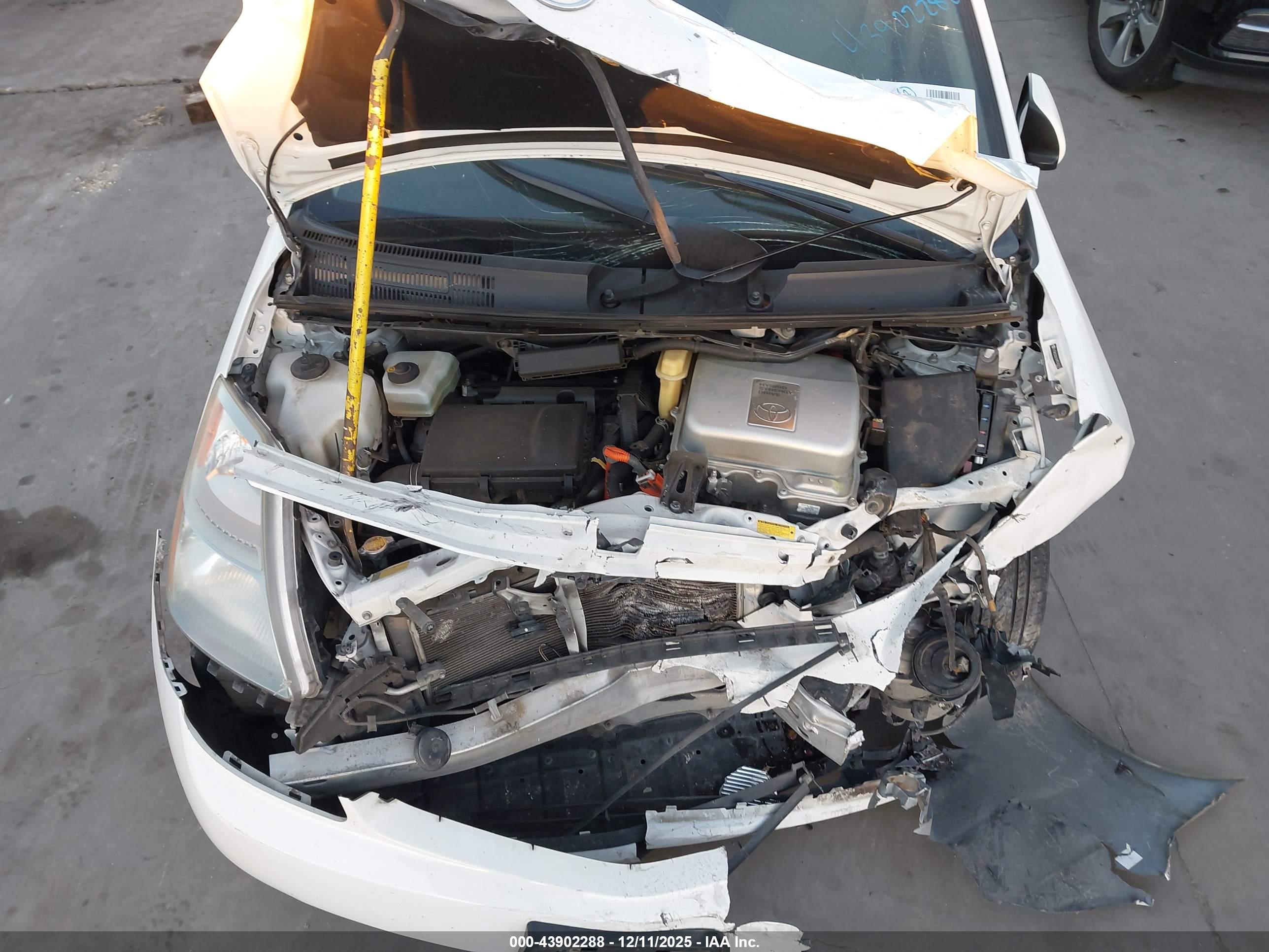 TOYOTA PRIUS image 10