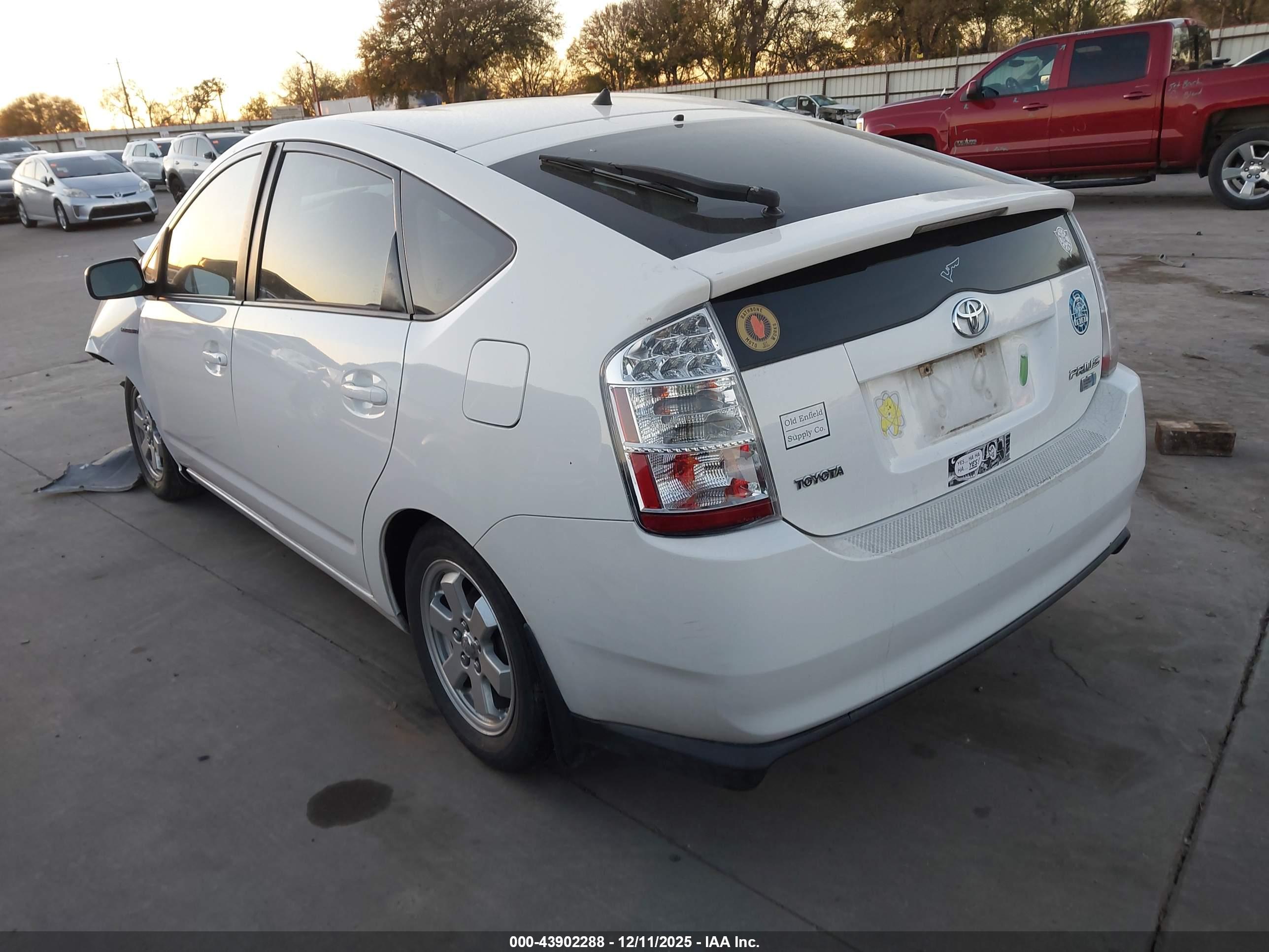 TOYOTA PRIUS image 3