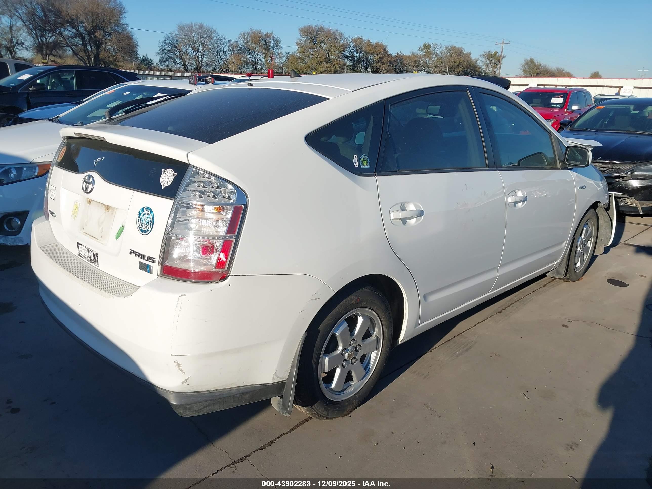 TOYOTA PRIUS image 4