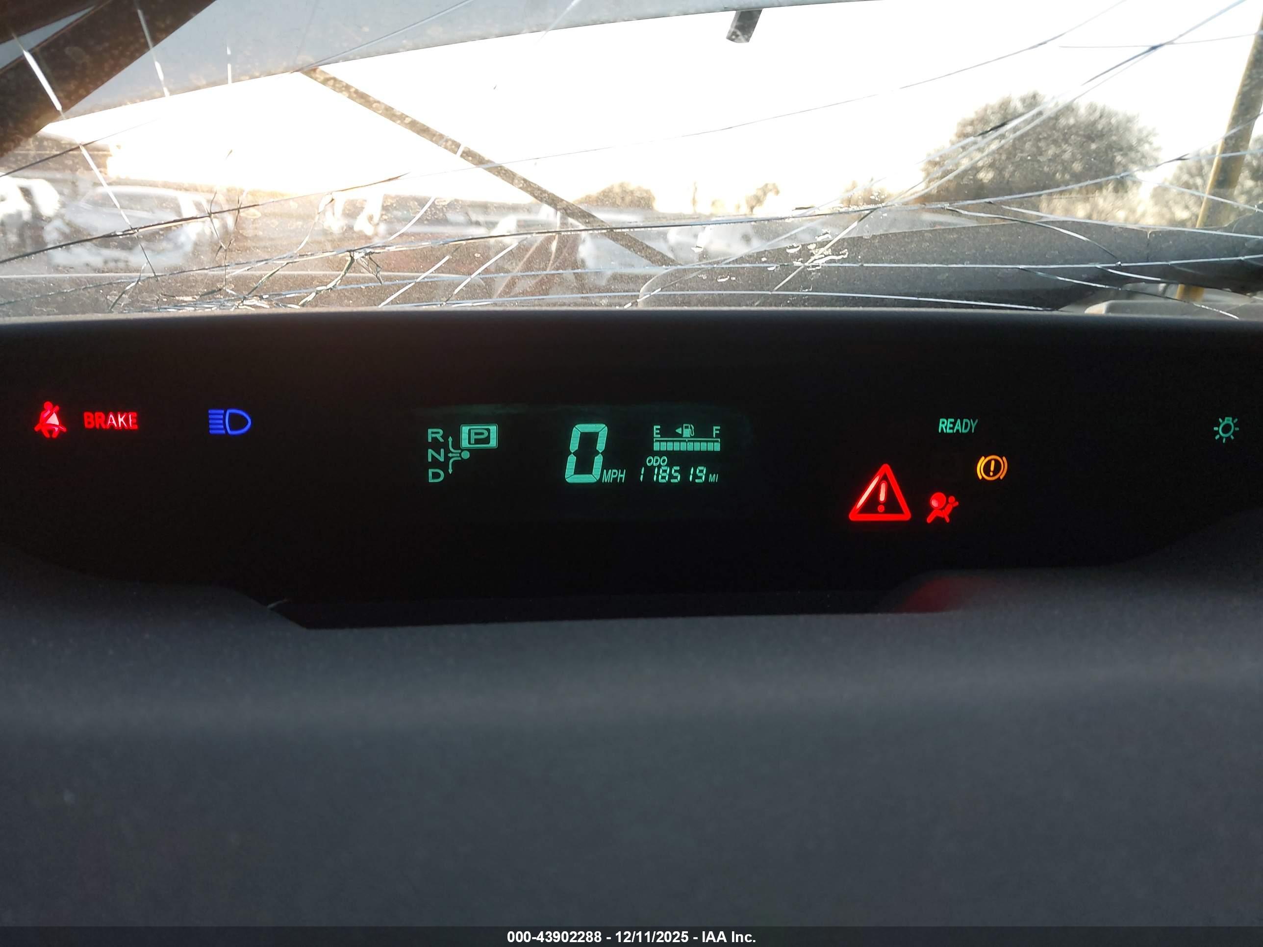 TOYOTA PRIUS image 7