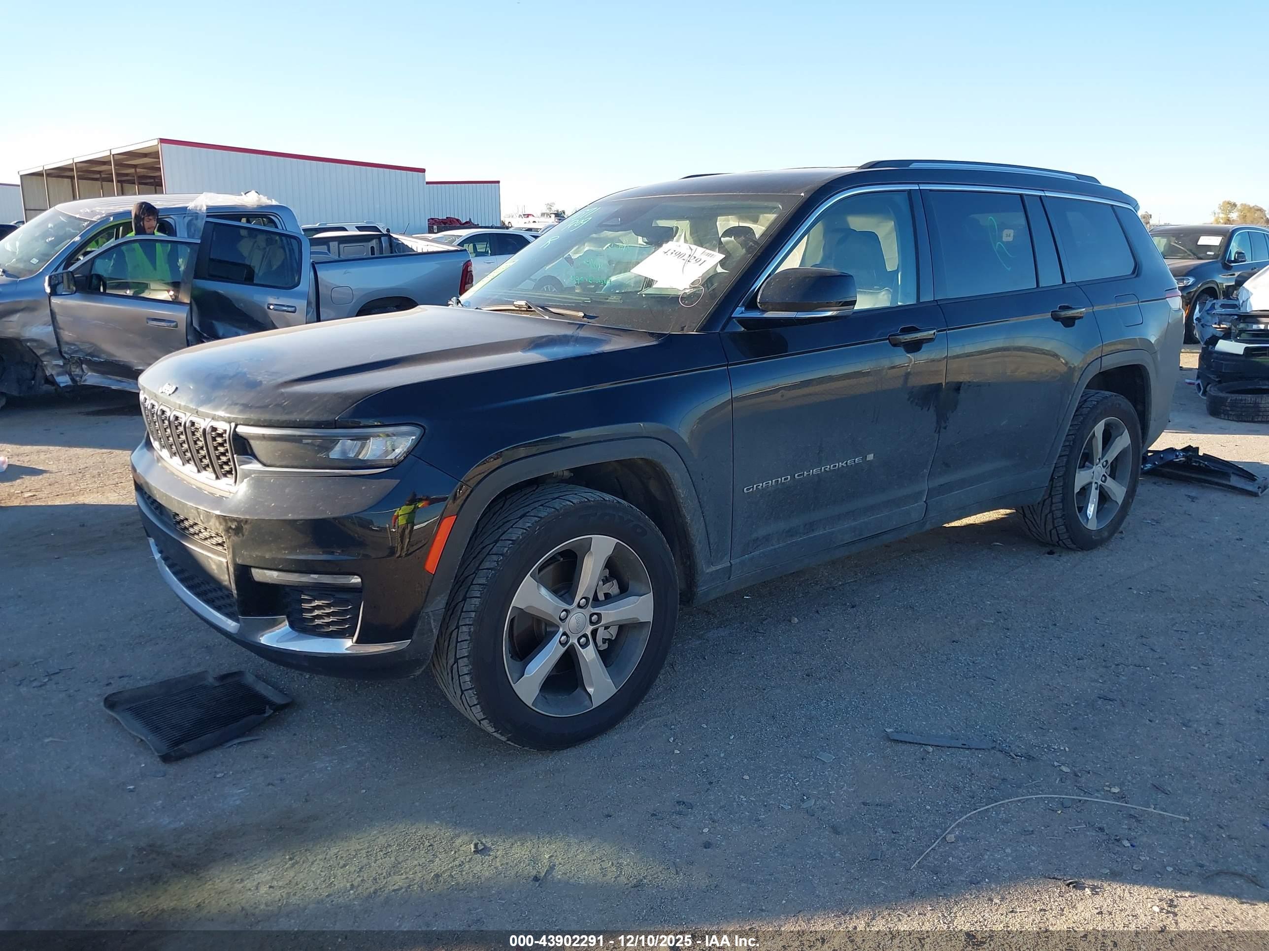 JEEP GRAND image 2
