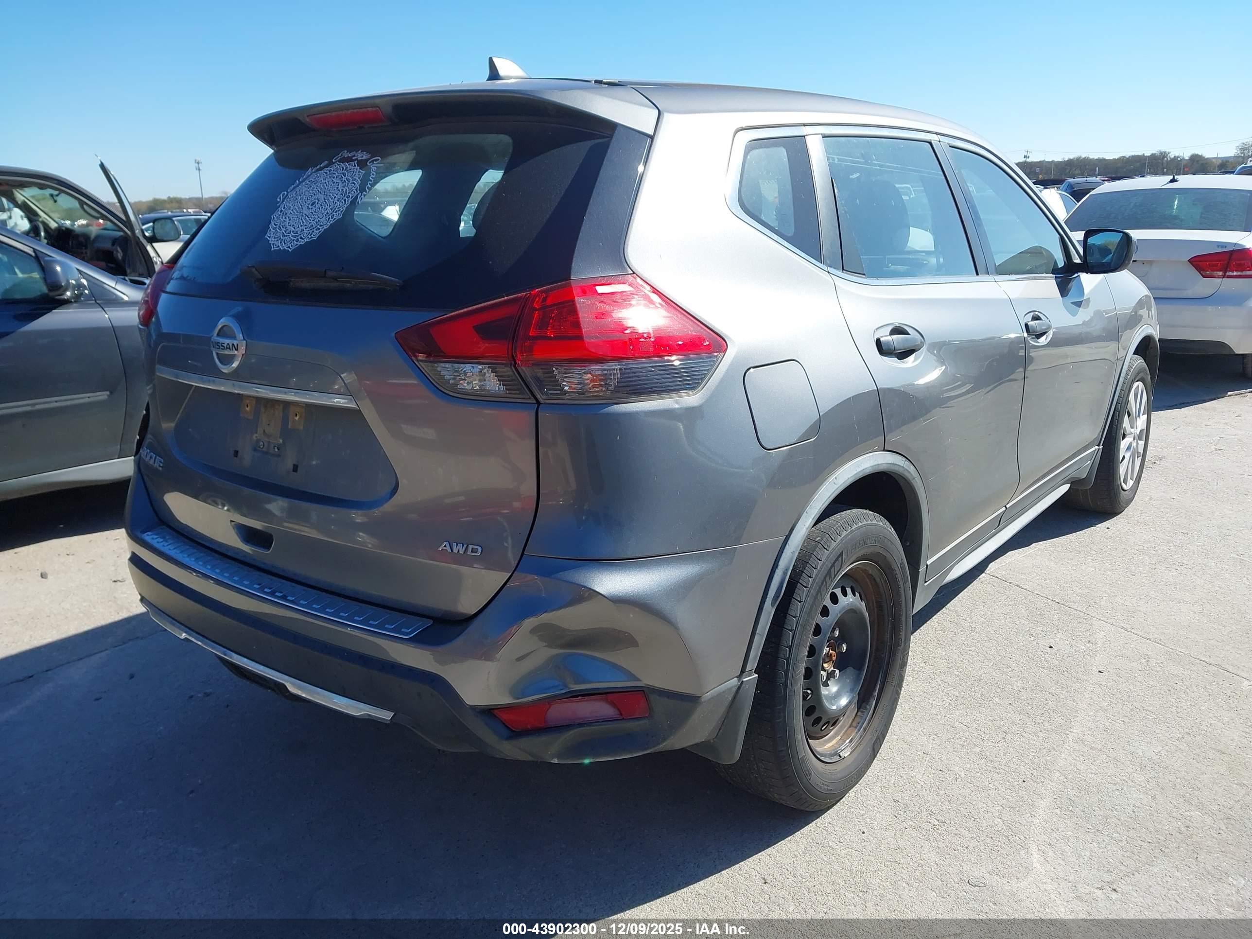NISSAN ROGUE image 4