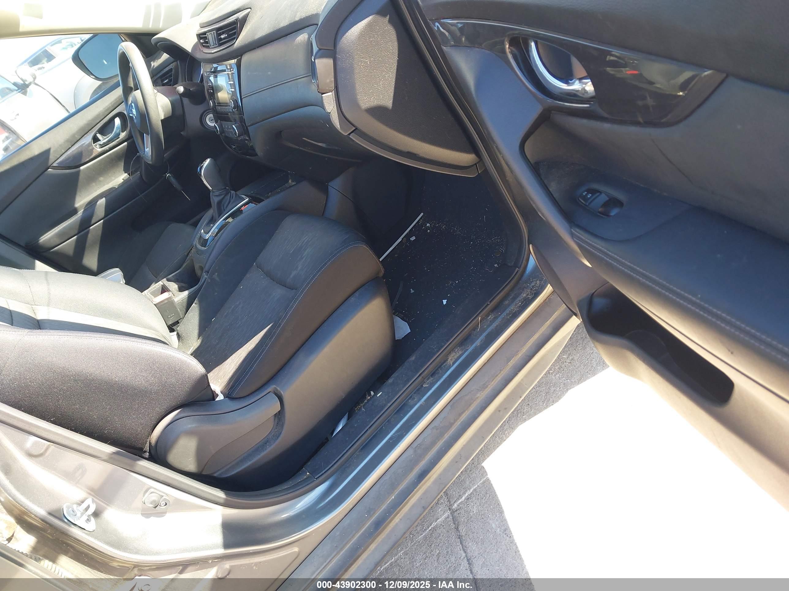 NISSAN ROGUE image 5