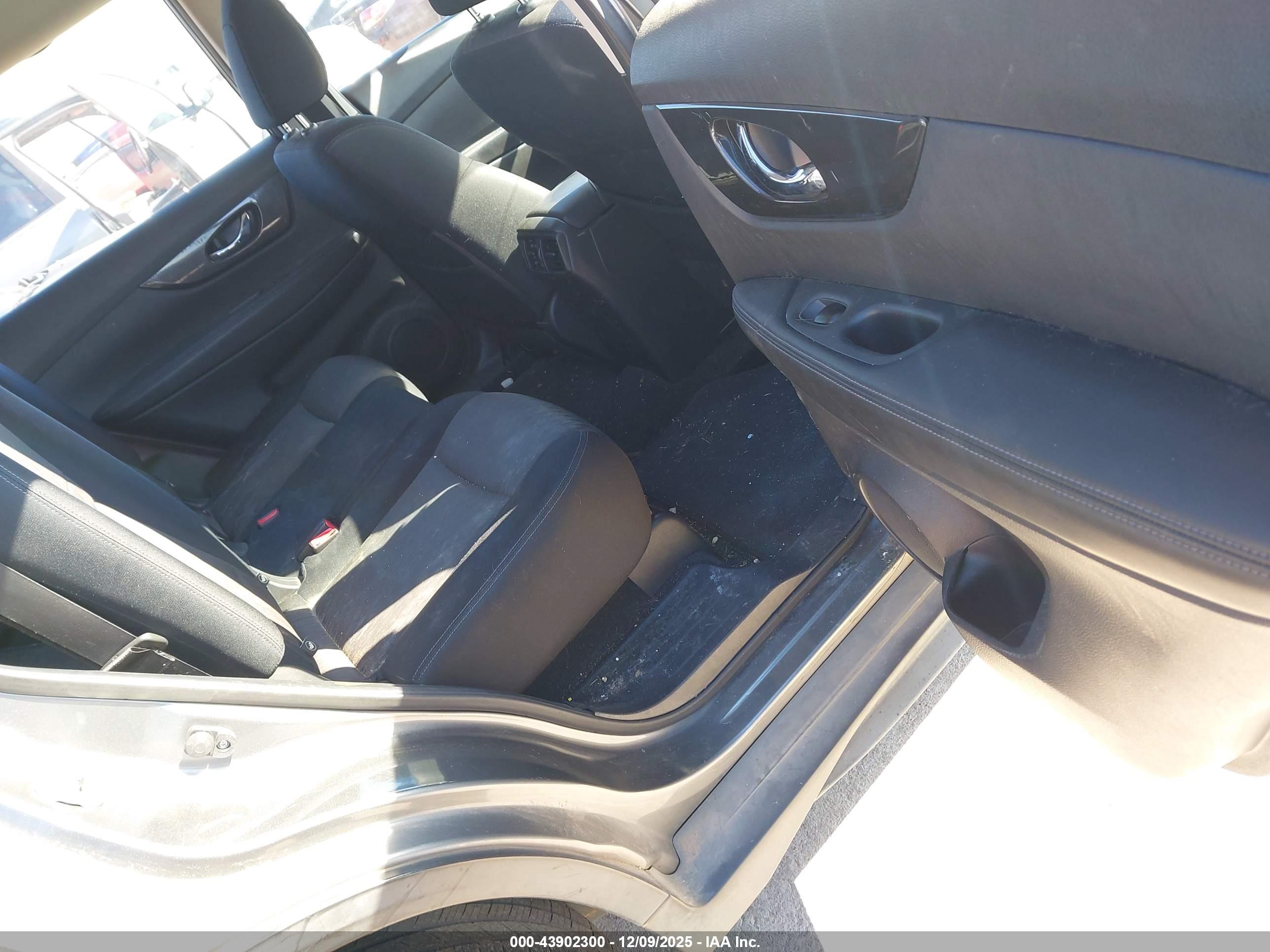 NISSAN ROGUE image 8