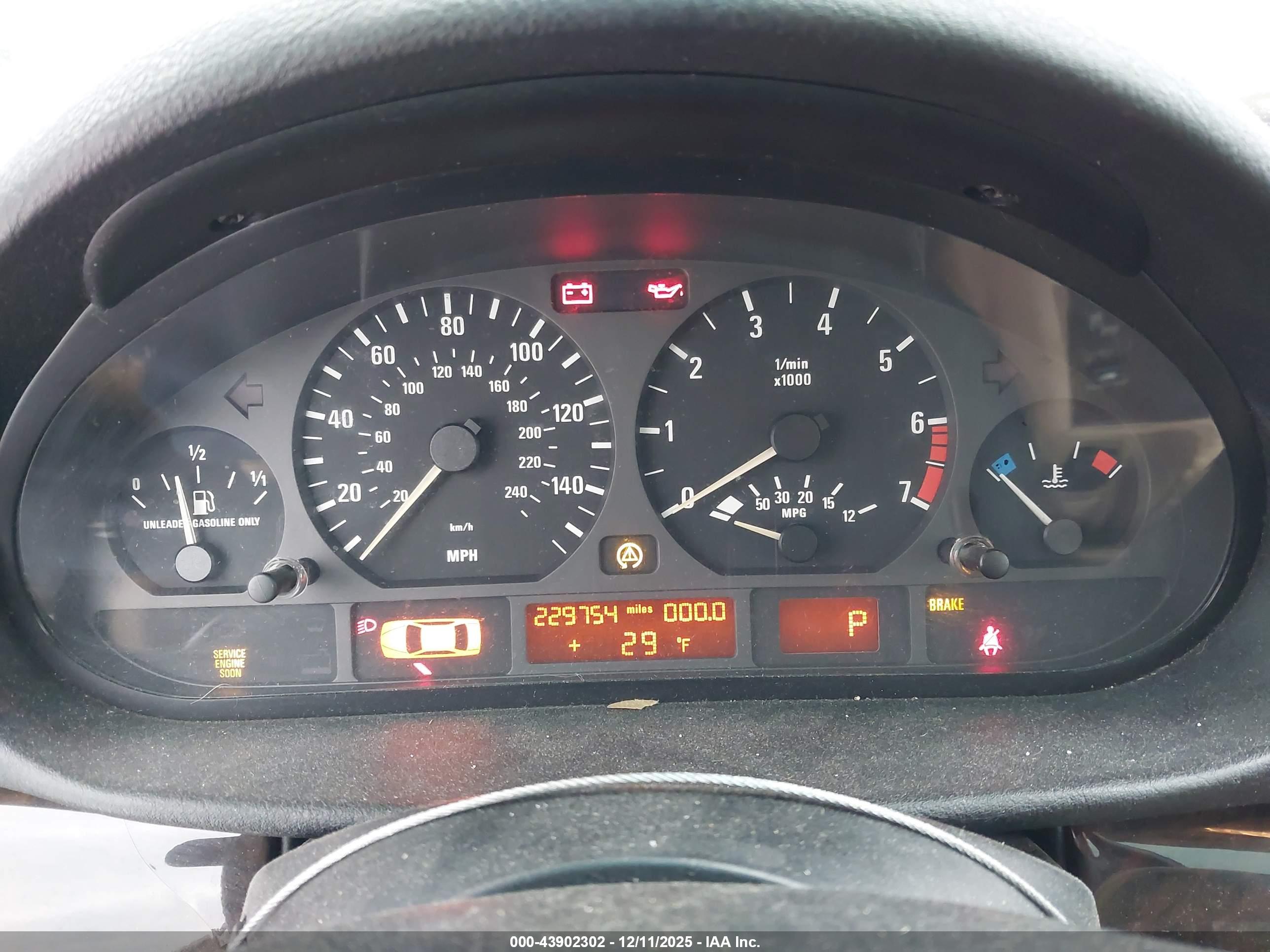 BMW 325I image 7