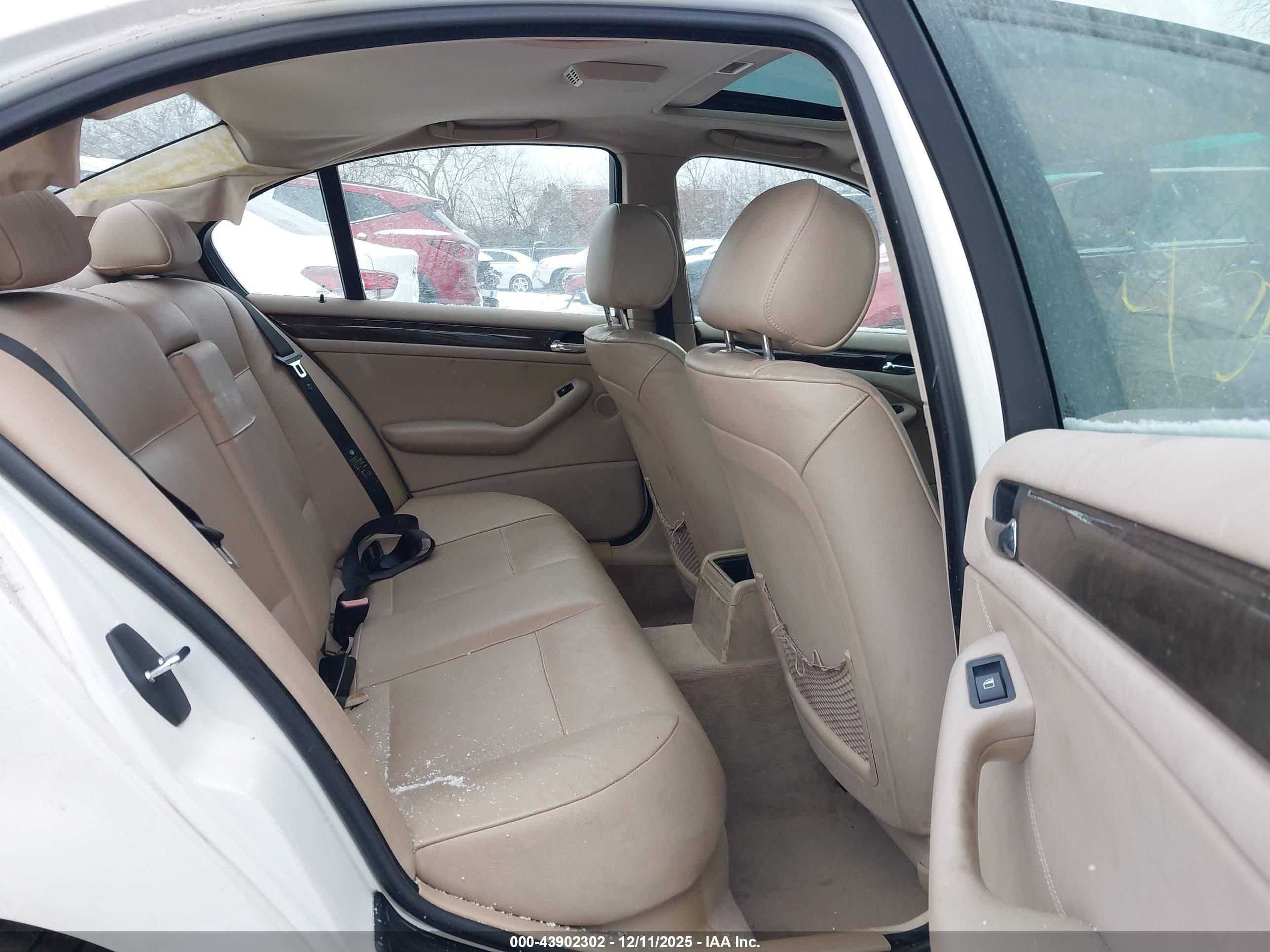 BMW 325I image 8