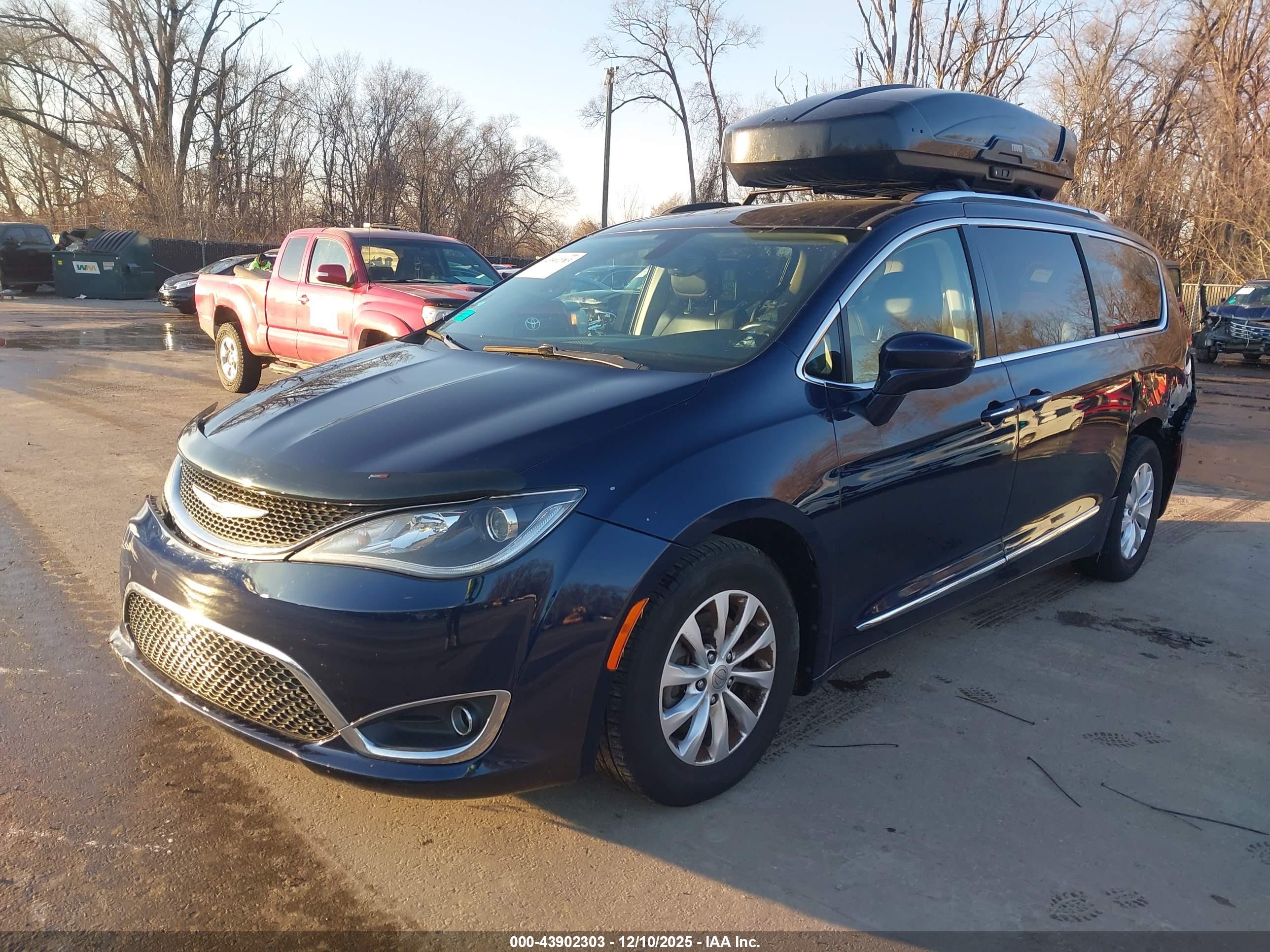 CHRYSLER PACIFICA image 2