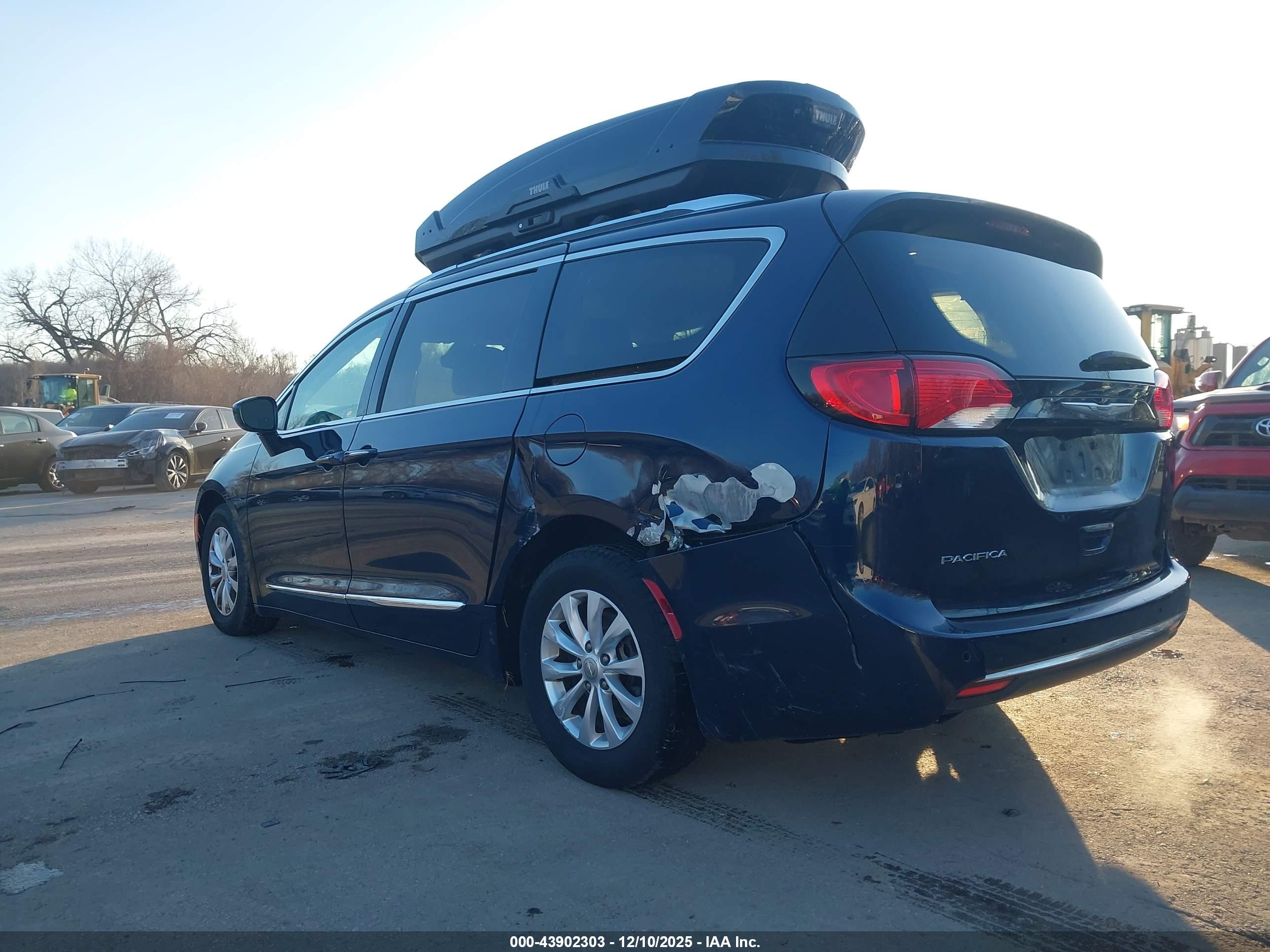 CHRYSLER PACIFICA image 3