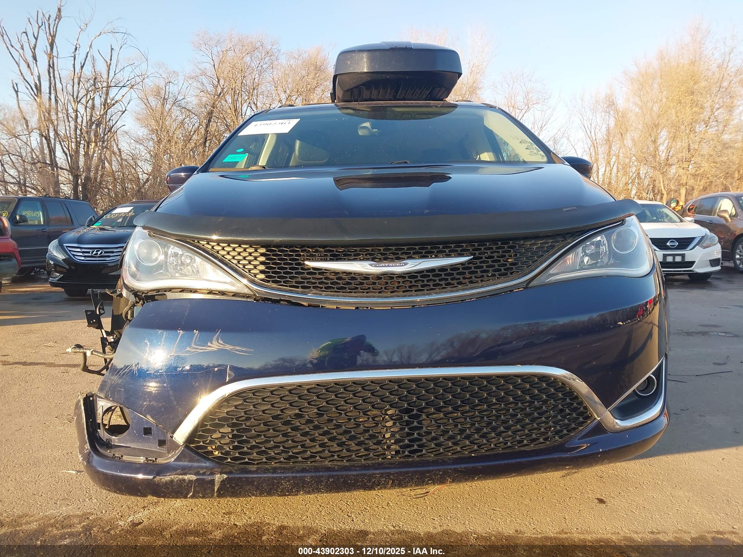 CHRYSLER PACIFICA image 6