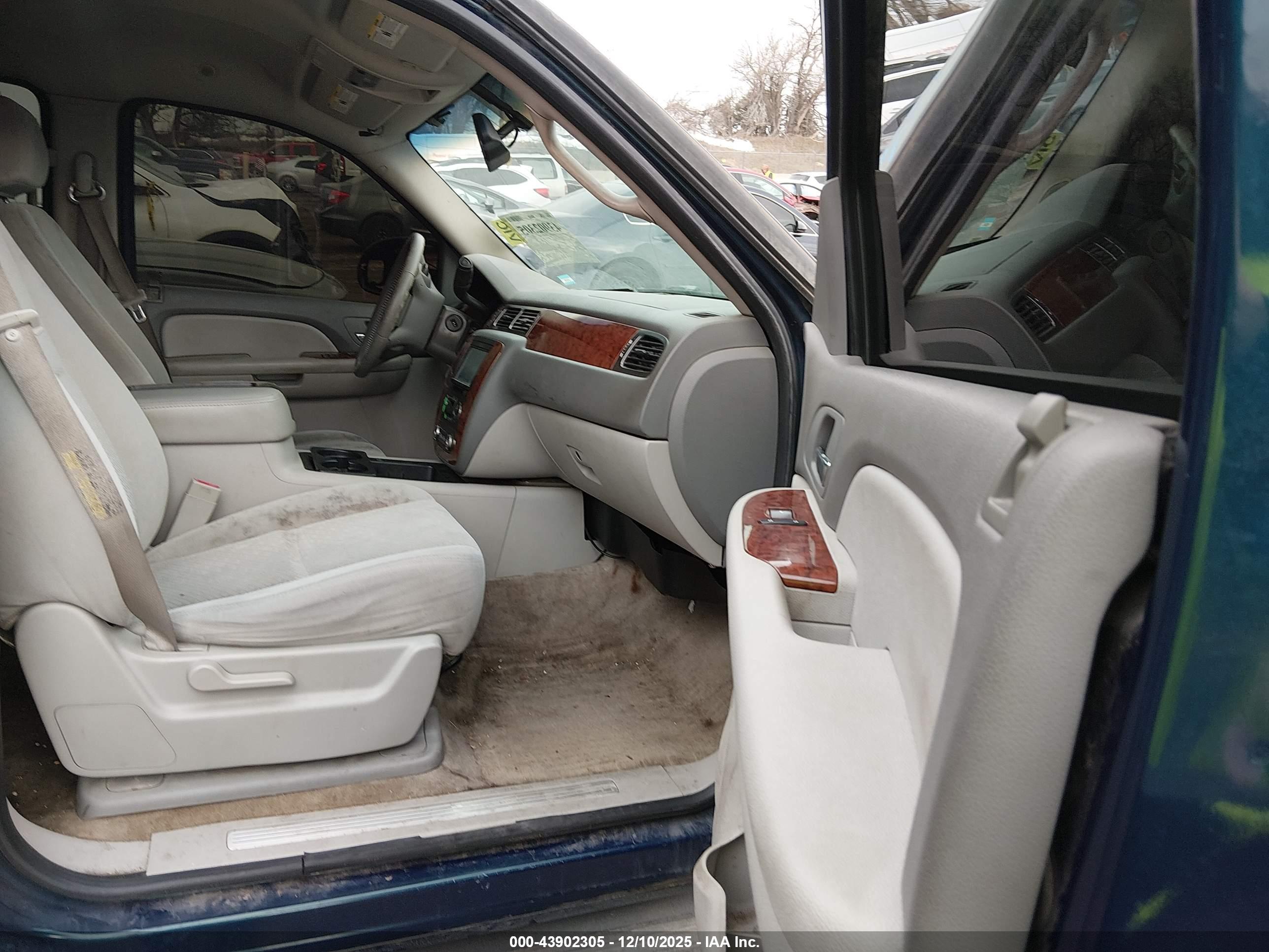 CHEVROLET TAHOE image 5