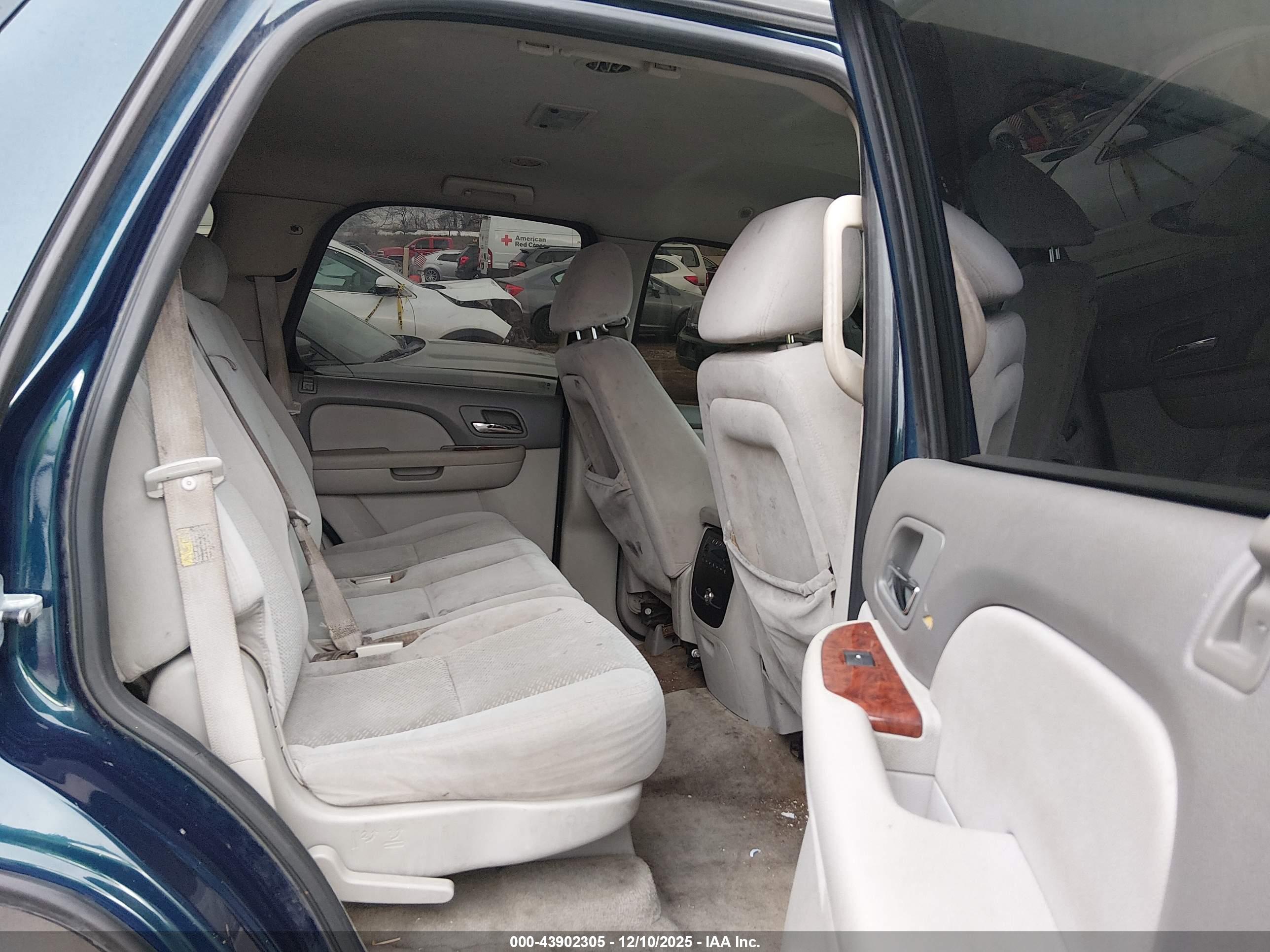 CHEVROLET TAHOE image 8