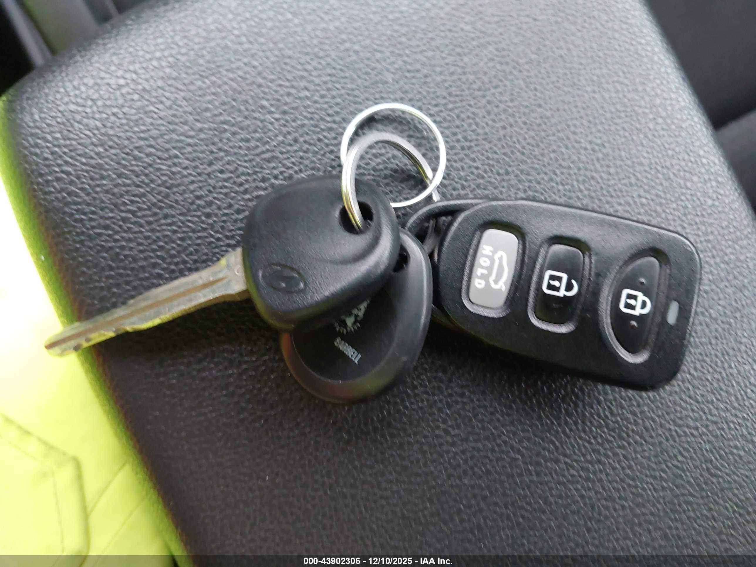 HYUNDAI ELANTRA image 11