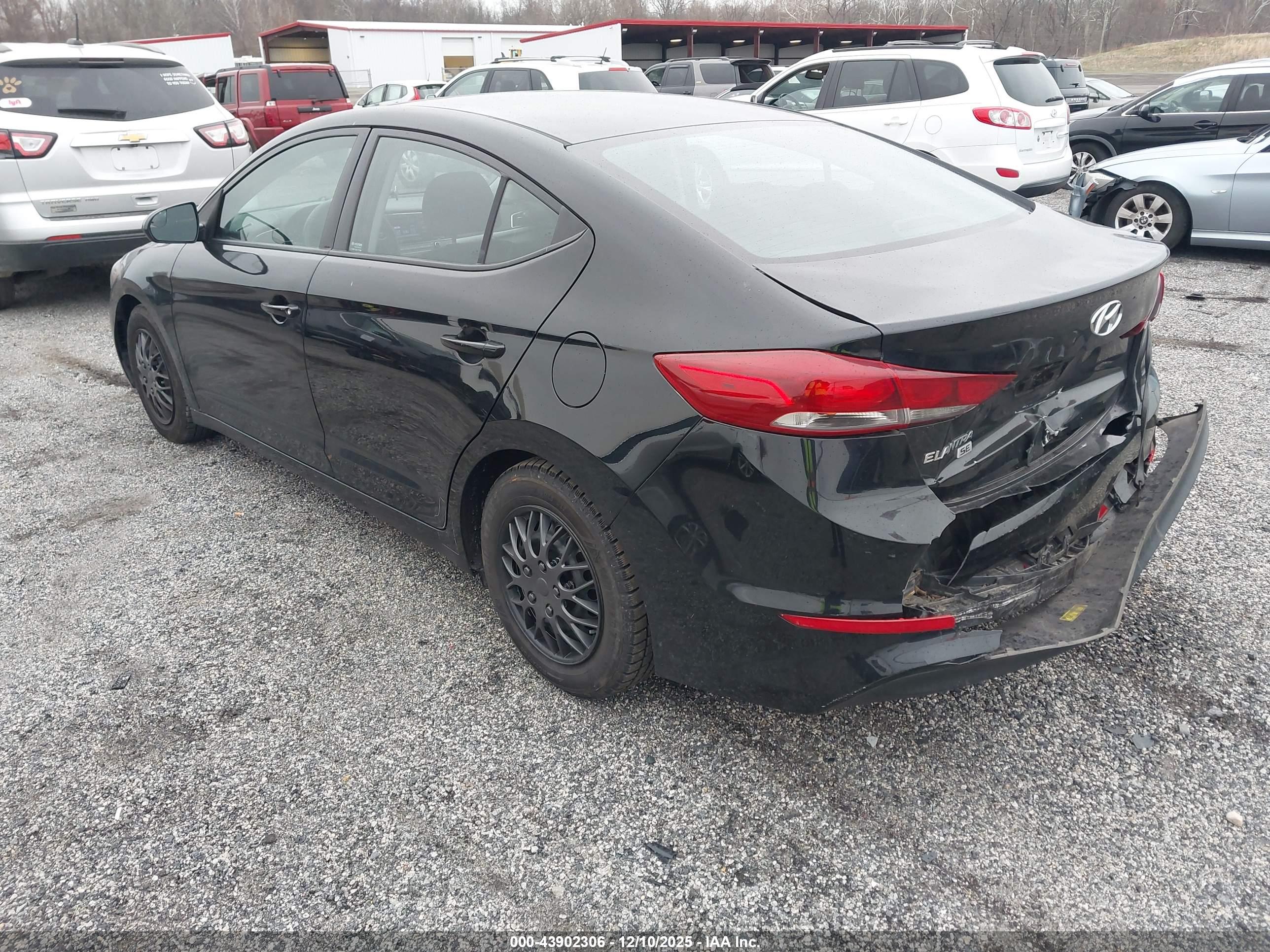 HYUNDAI ELANTRA image 3