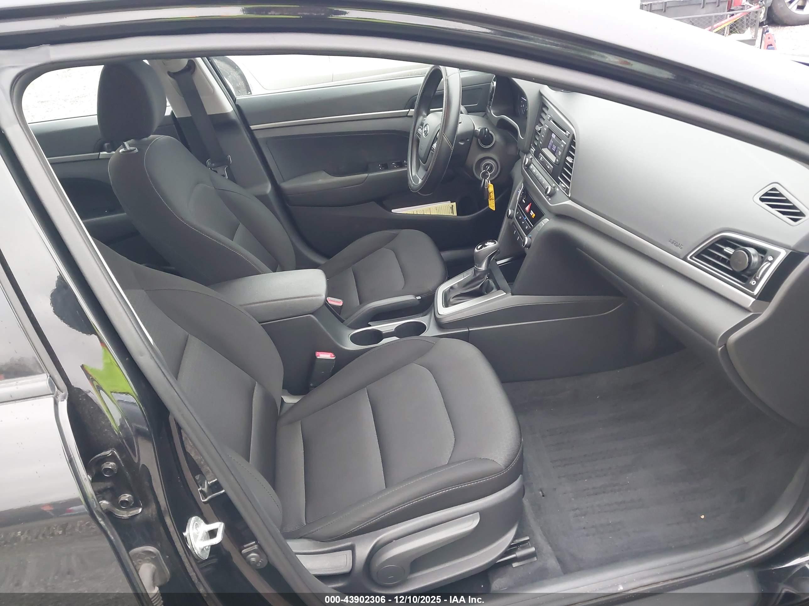 HYUNDAI ELANTRA image 5