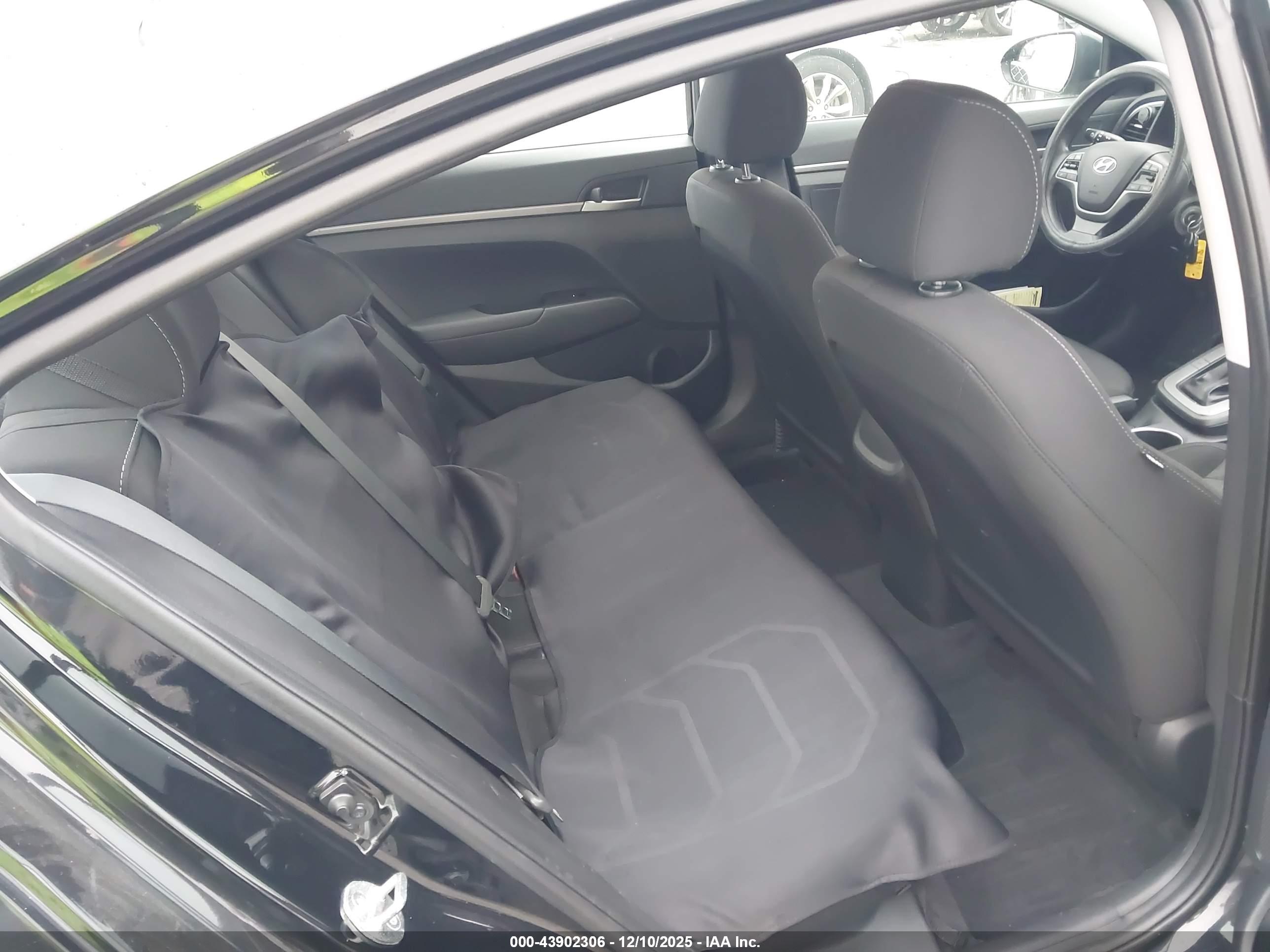 HYUNDAI ELANTRA image 8