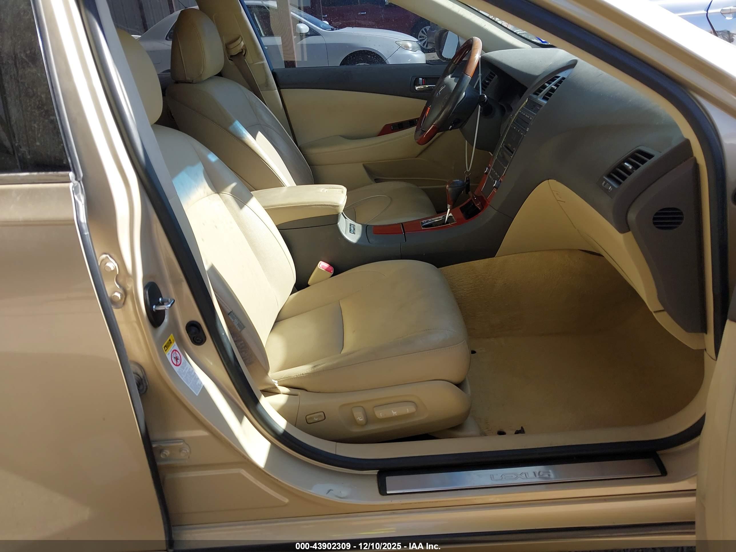 LEXUS ES image 5