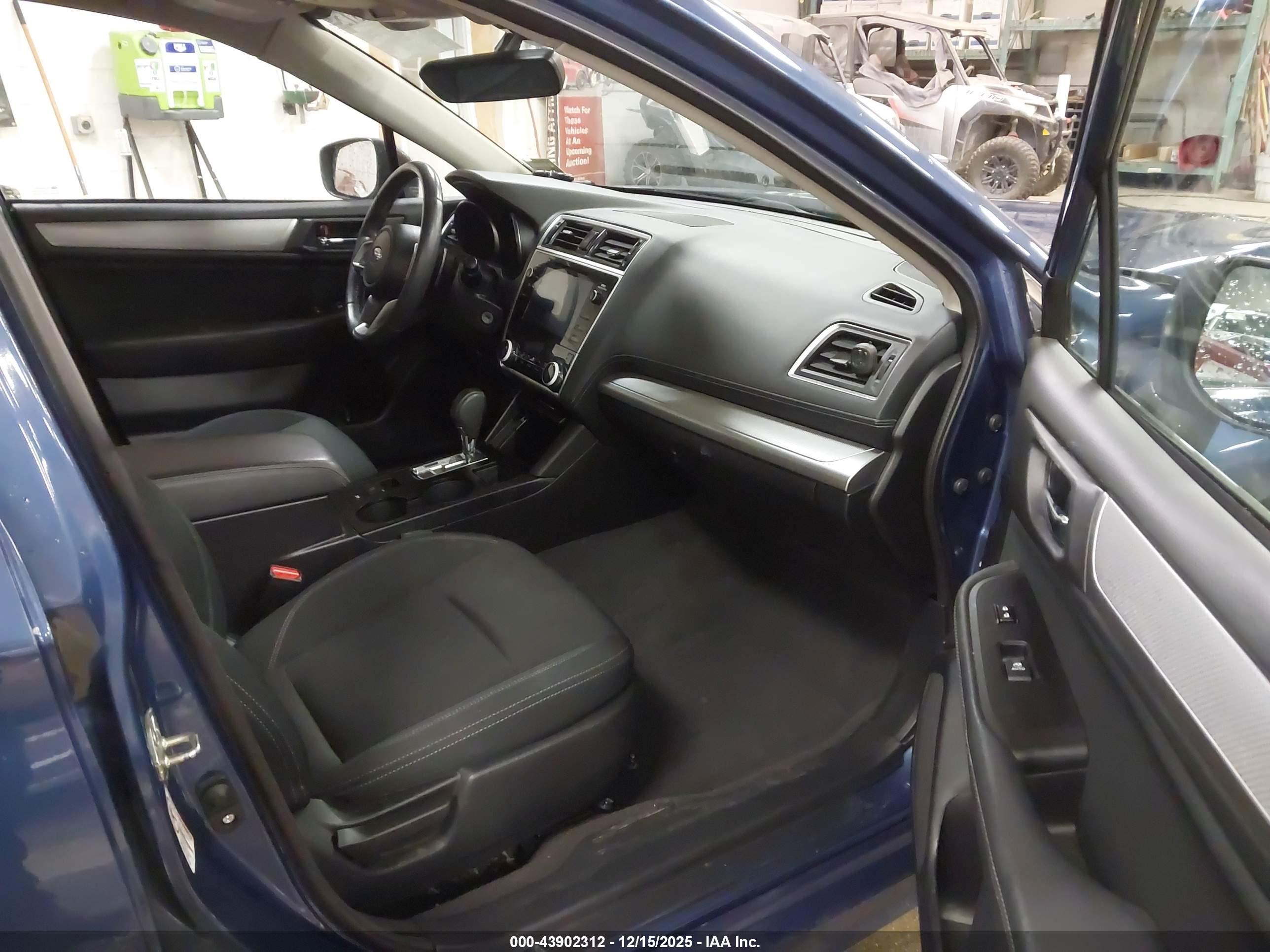 SUBARU LEGACY image 5