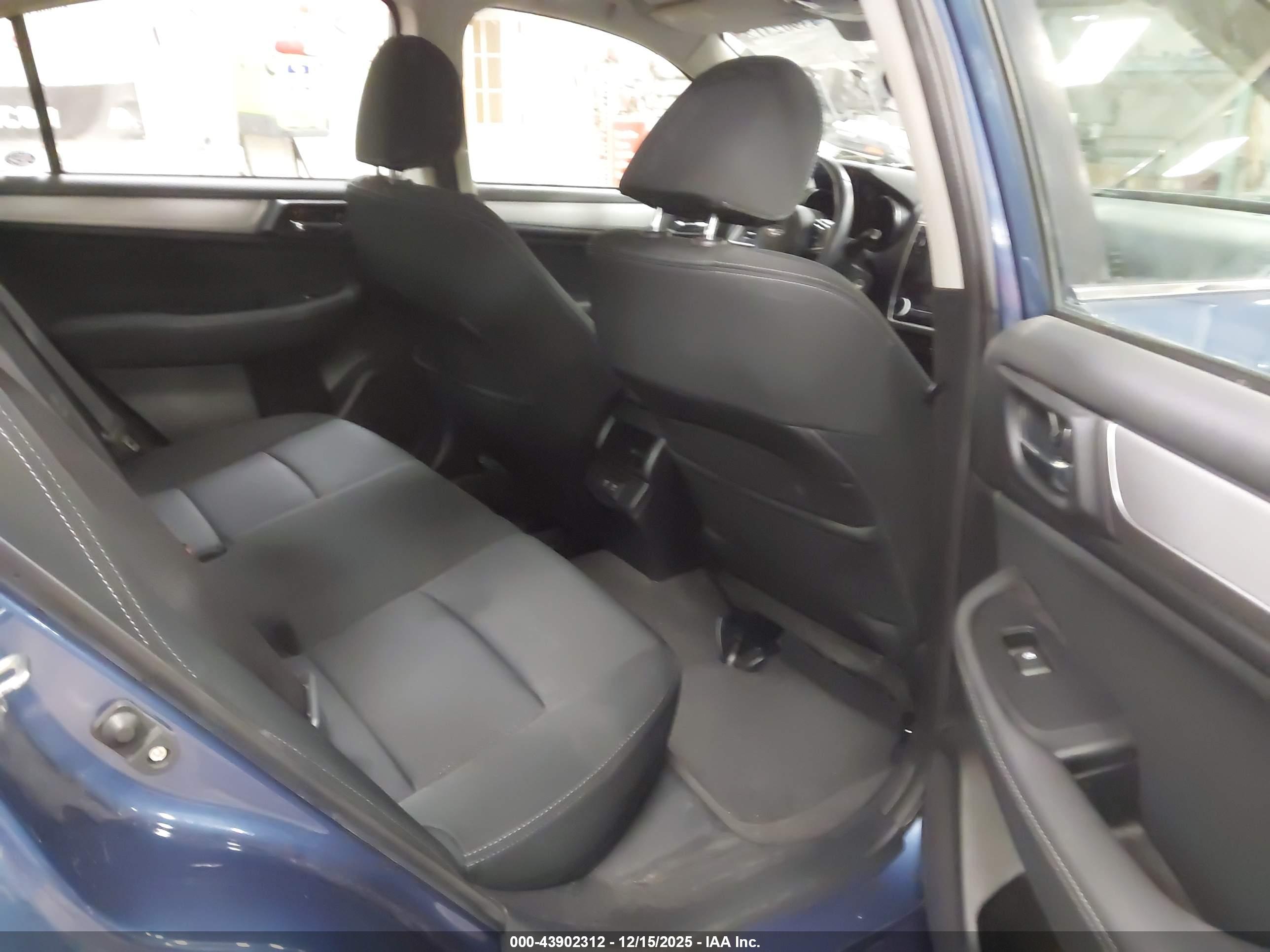 SUBARU LEGACY image 8
