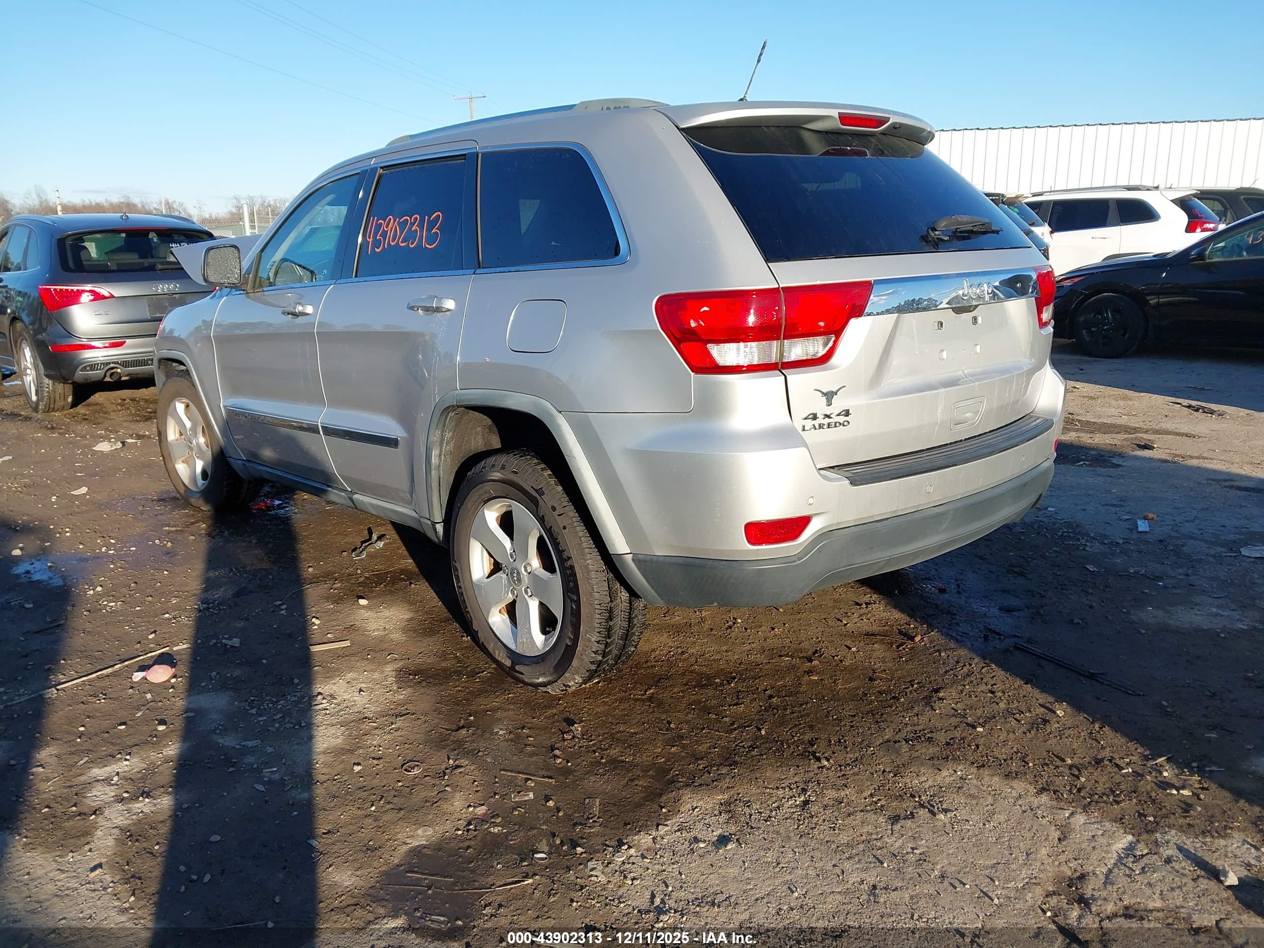 JEEP GRAND image 3