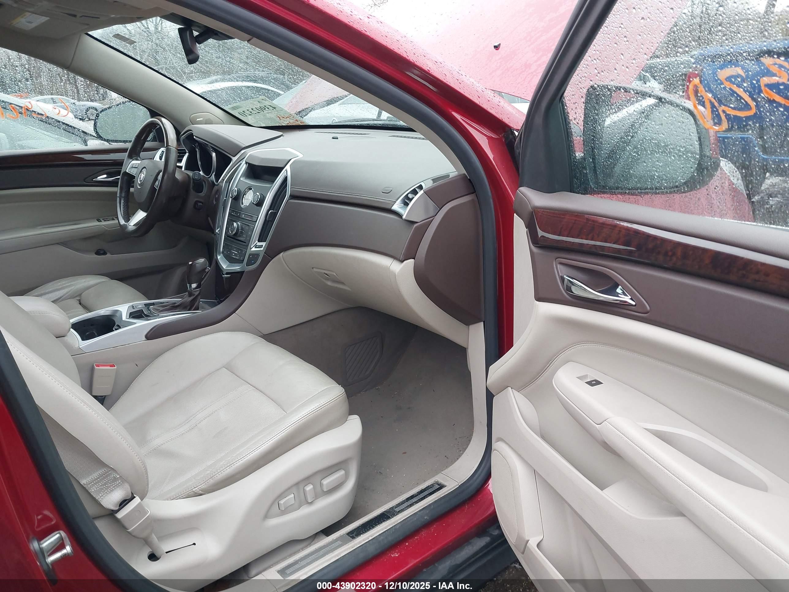 CADILLAC SRX image 5