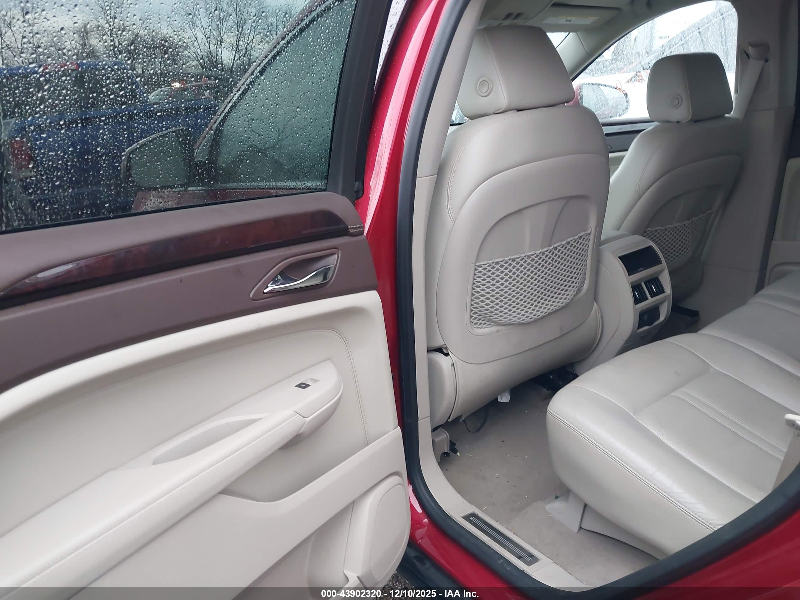CADILLAC SRX image 8