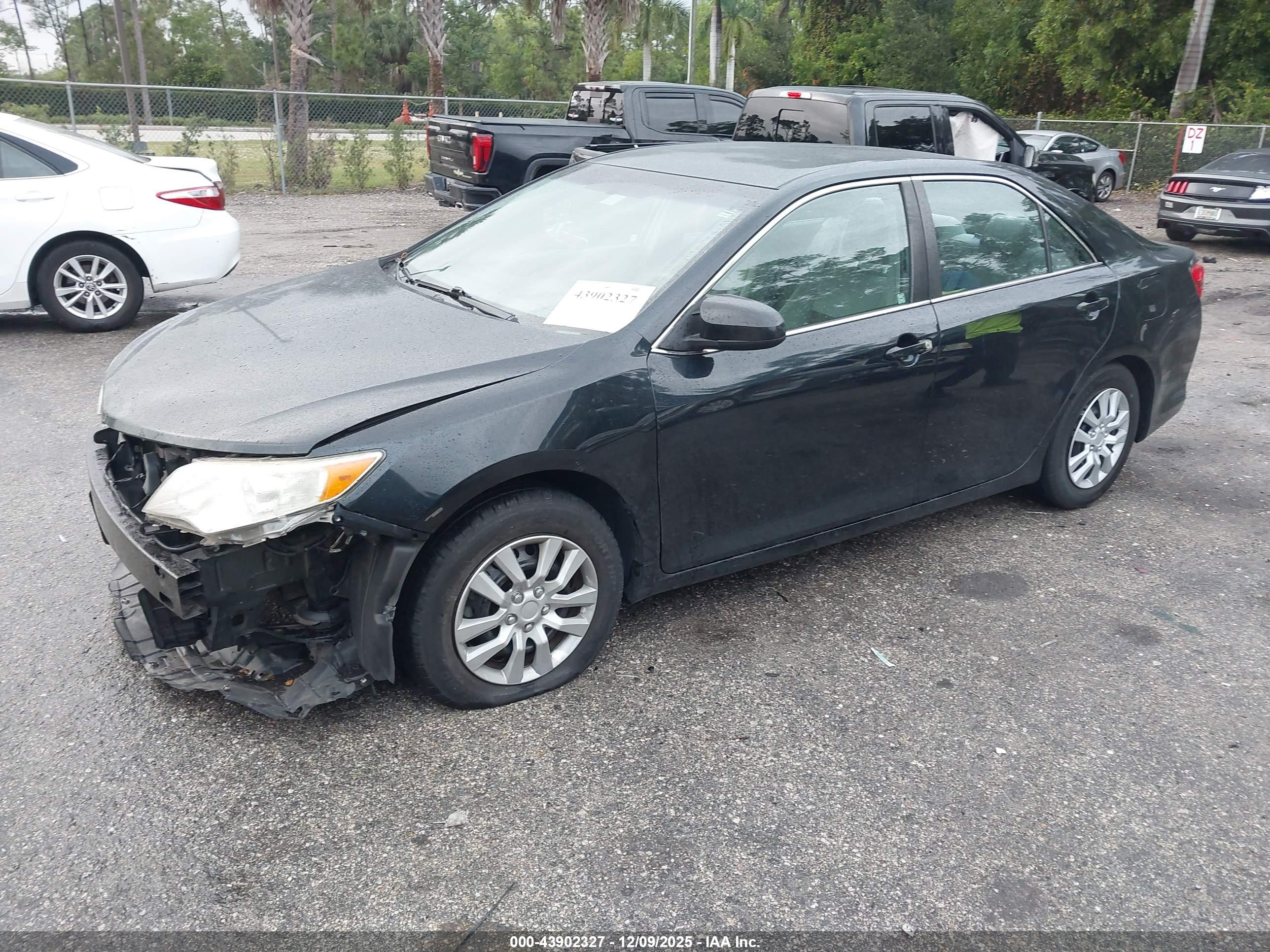 TOYOTA CAMRY image 2