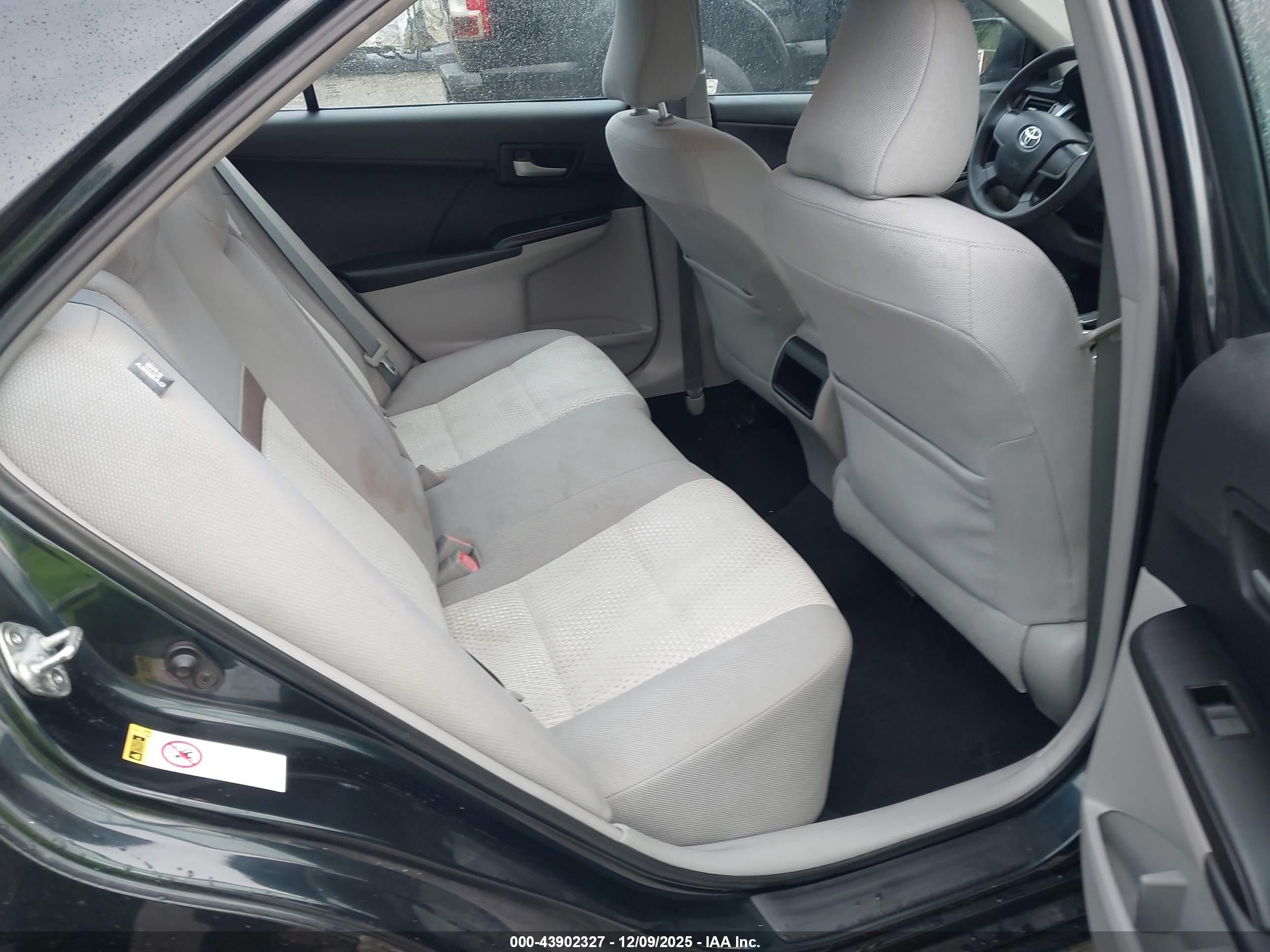 TOYOTA CAMRY image 8