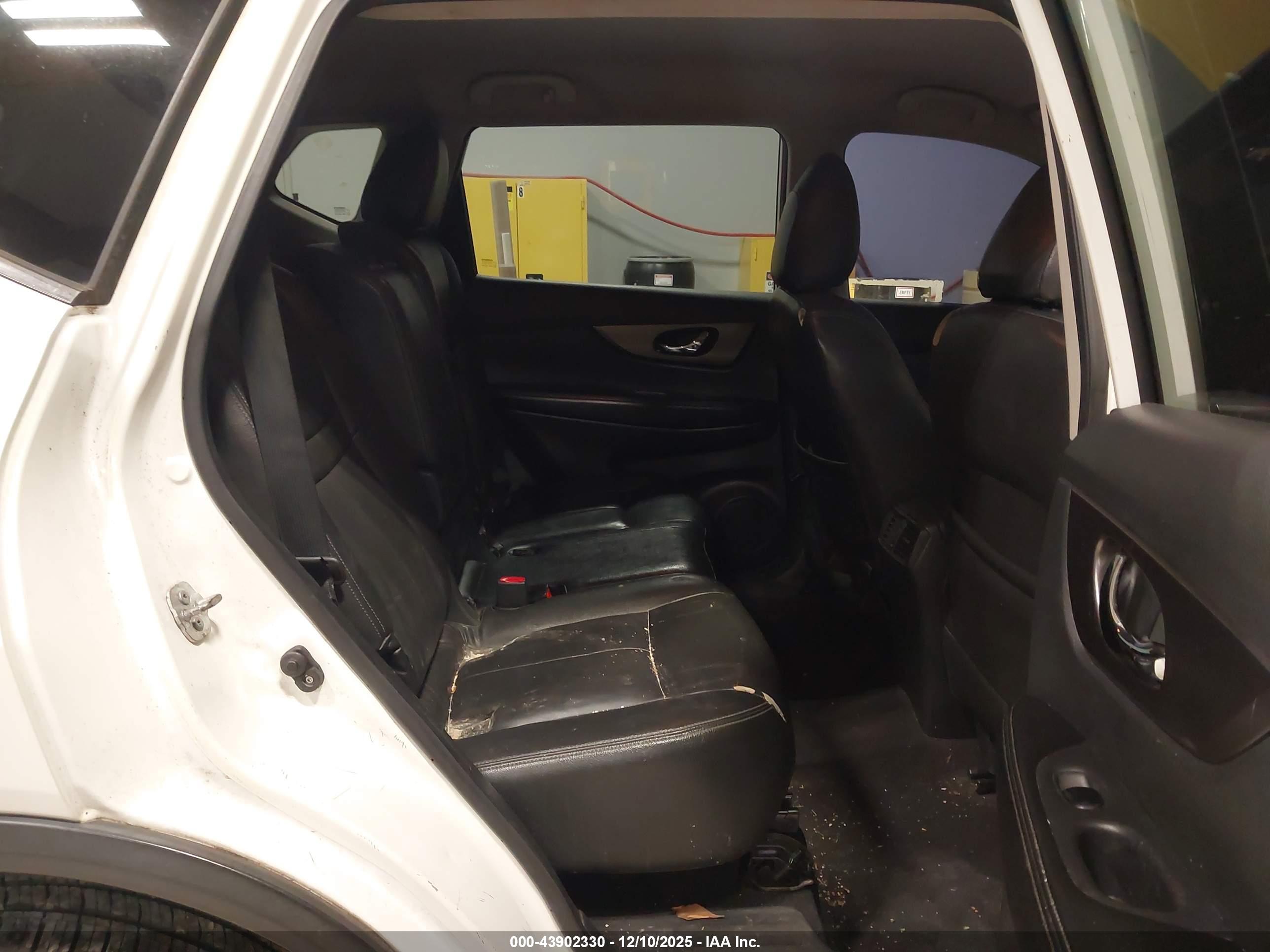 NISSAN ROGUE image 8