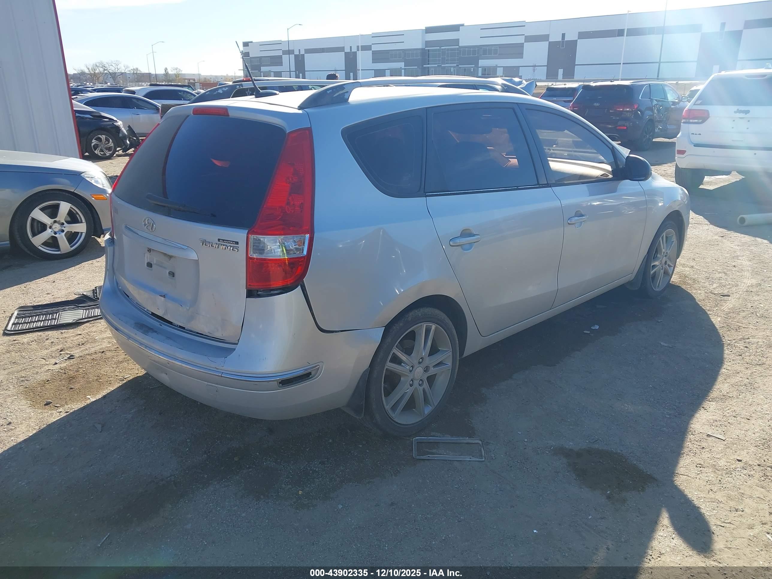 HYUNDAI ELANTRA image 4