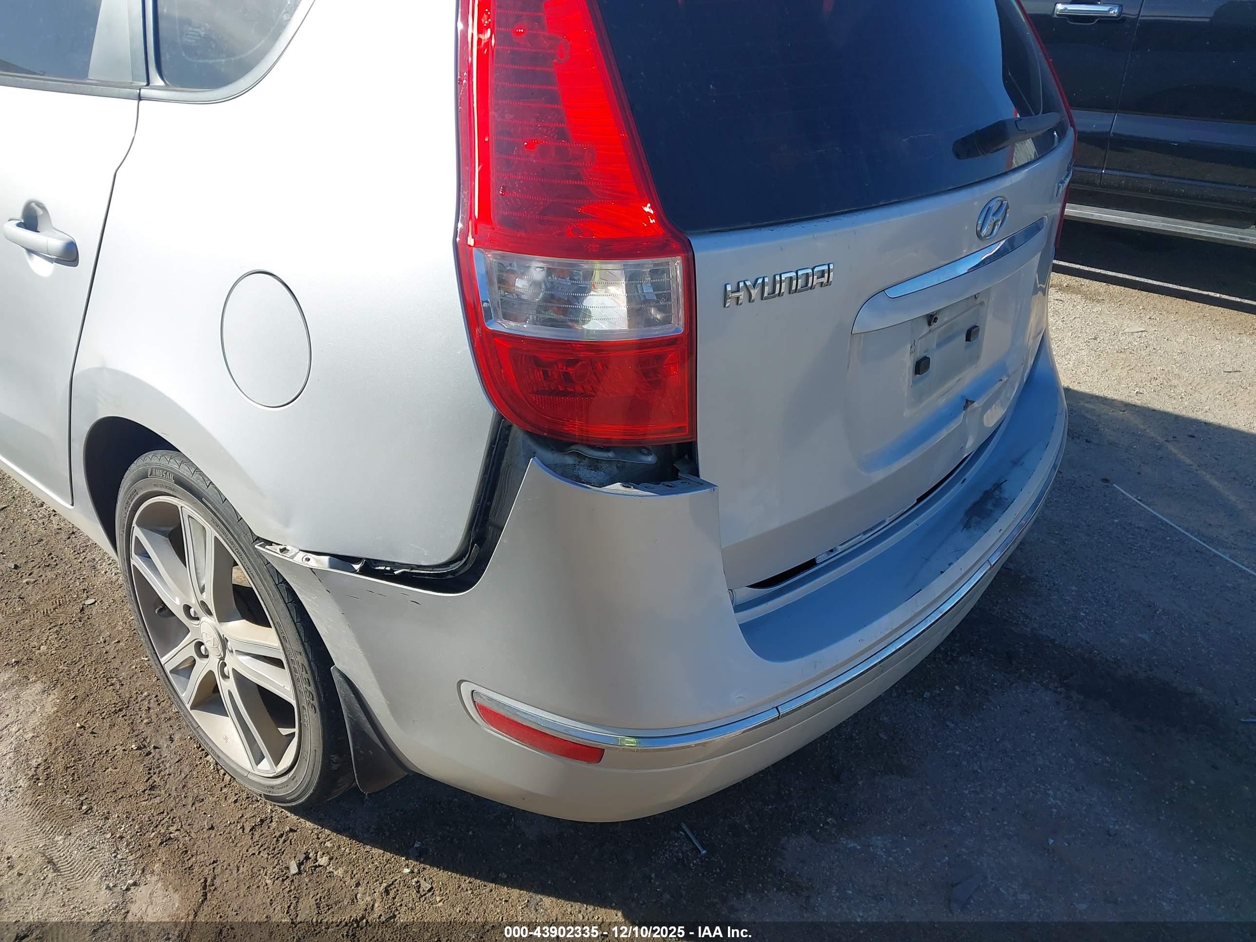 HYUNDAI ELANTRA image 6
