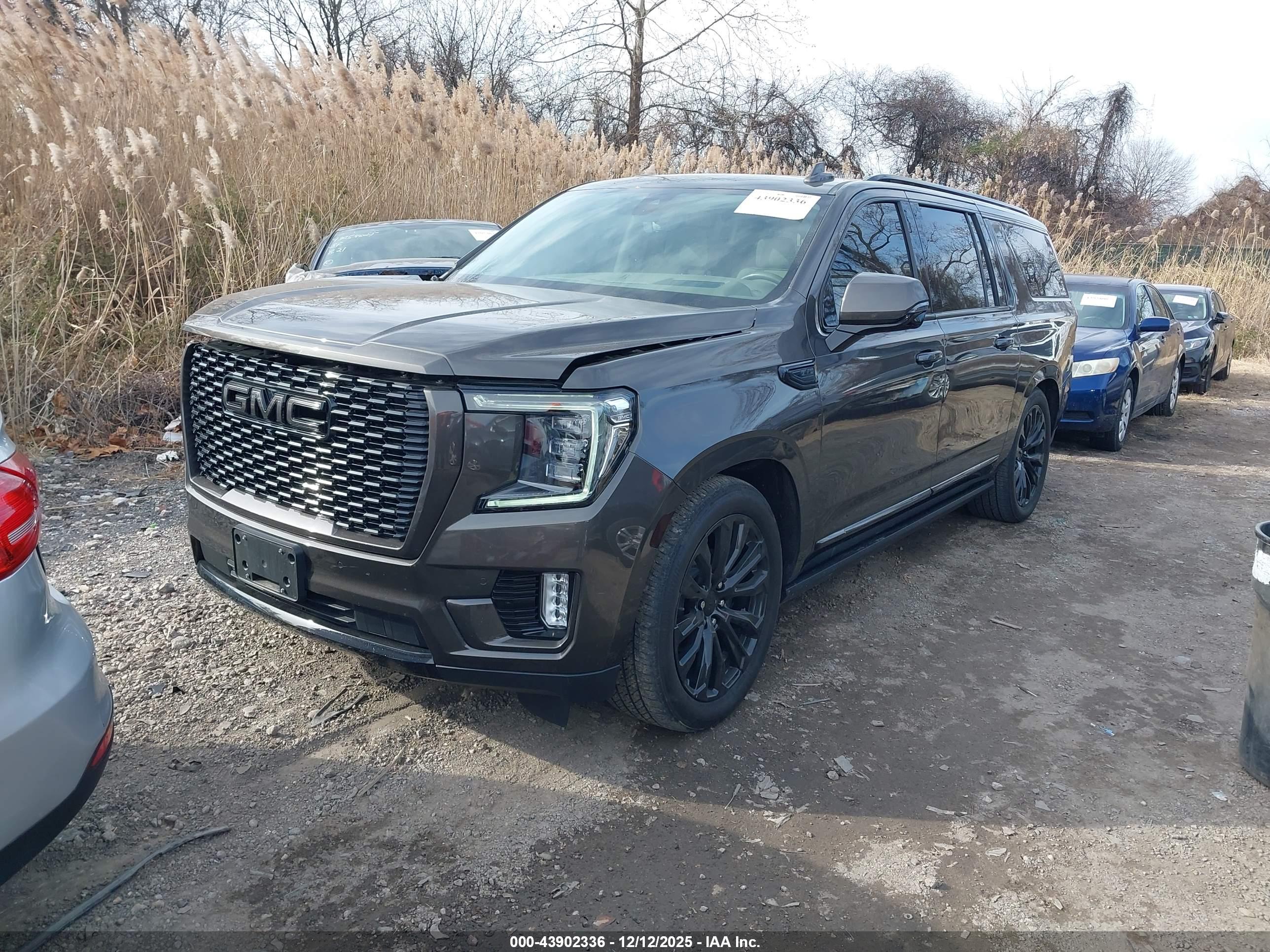 GMC YUKON image 2