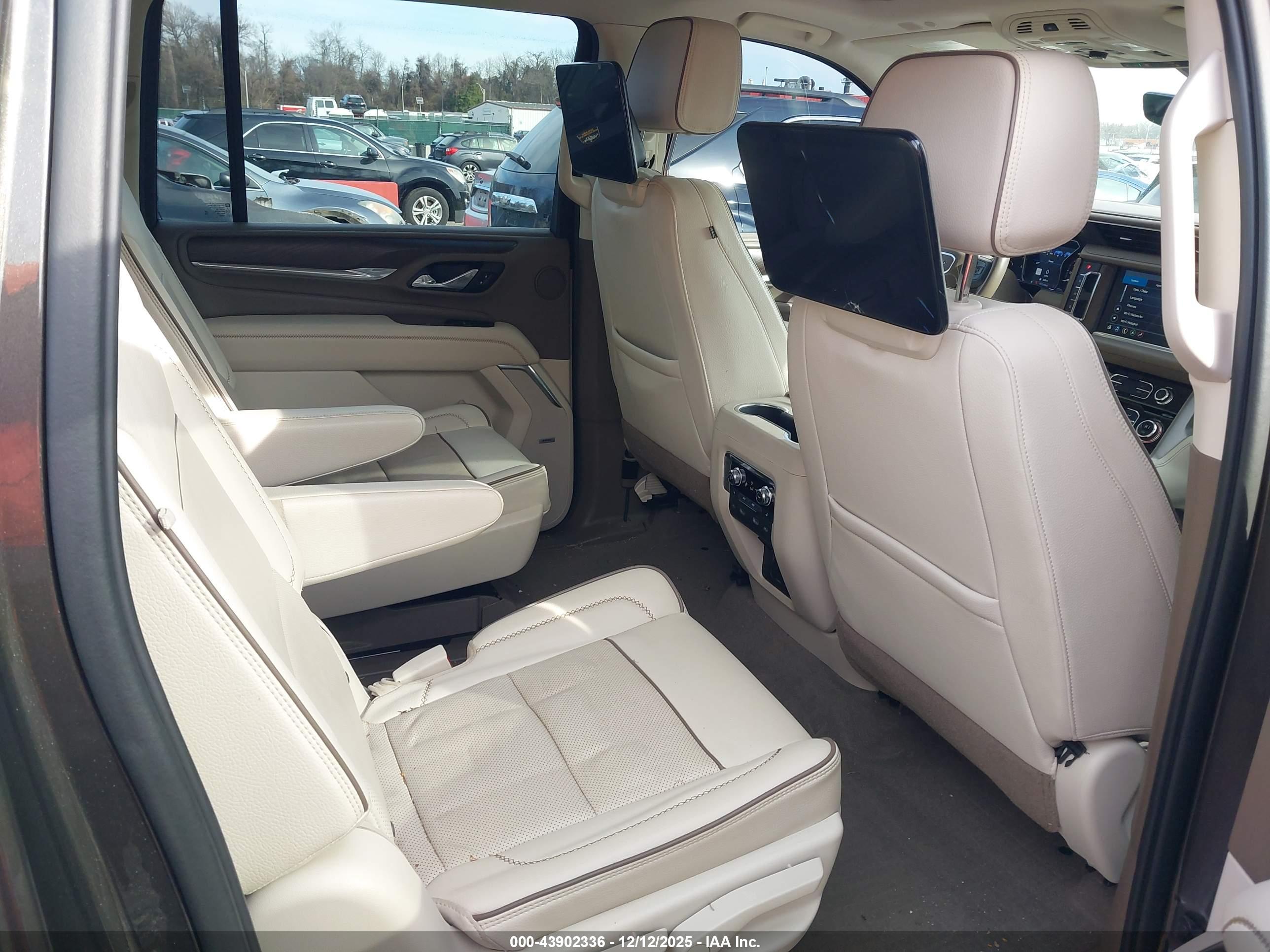 GMC YUKON image 8