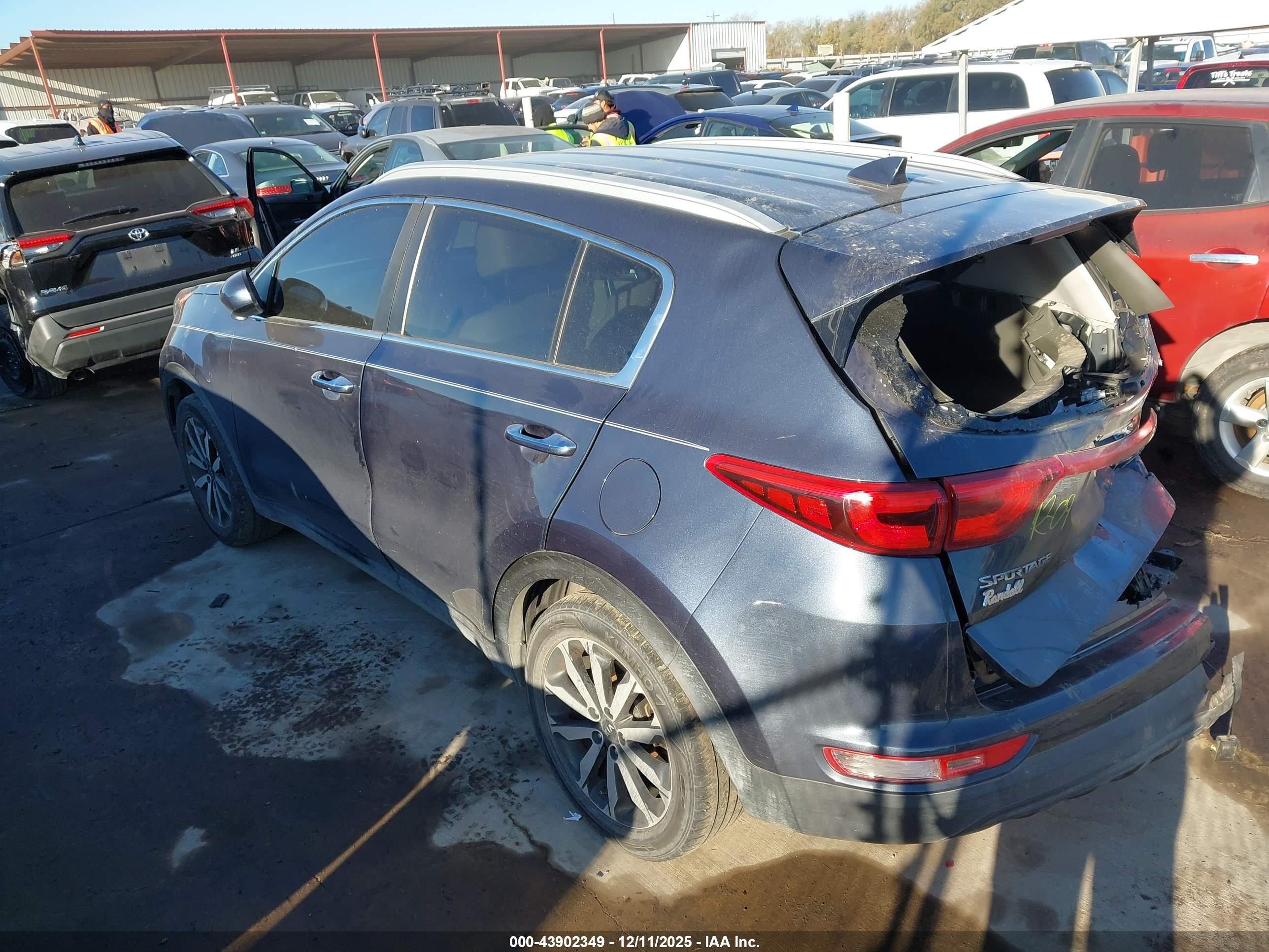 KIA SPORTAGE image 3