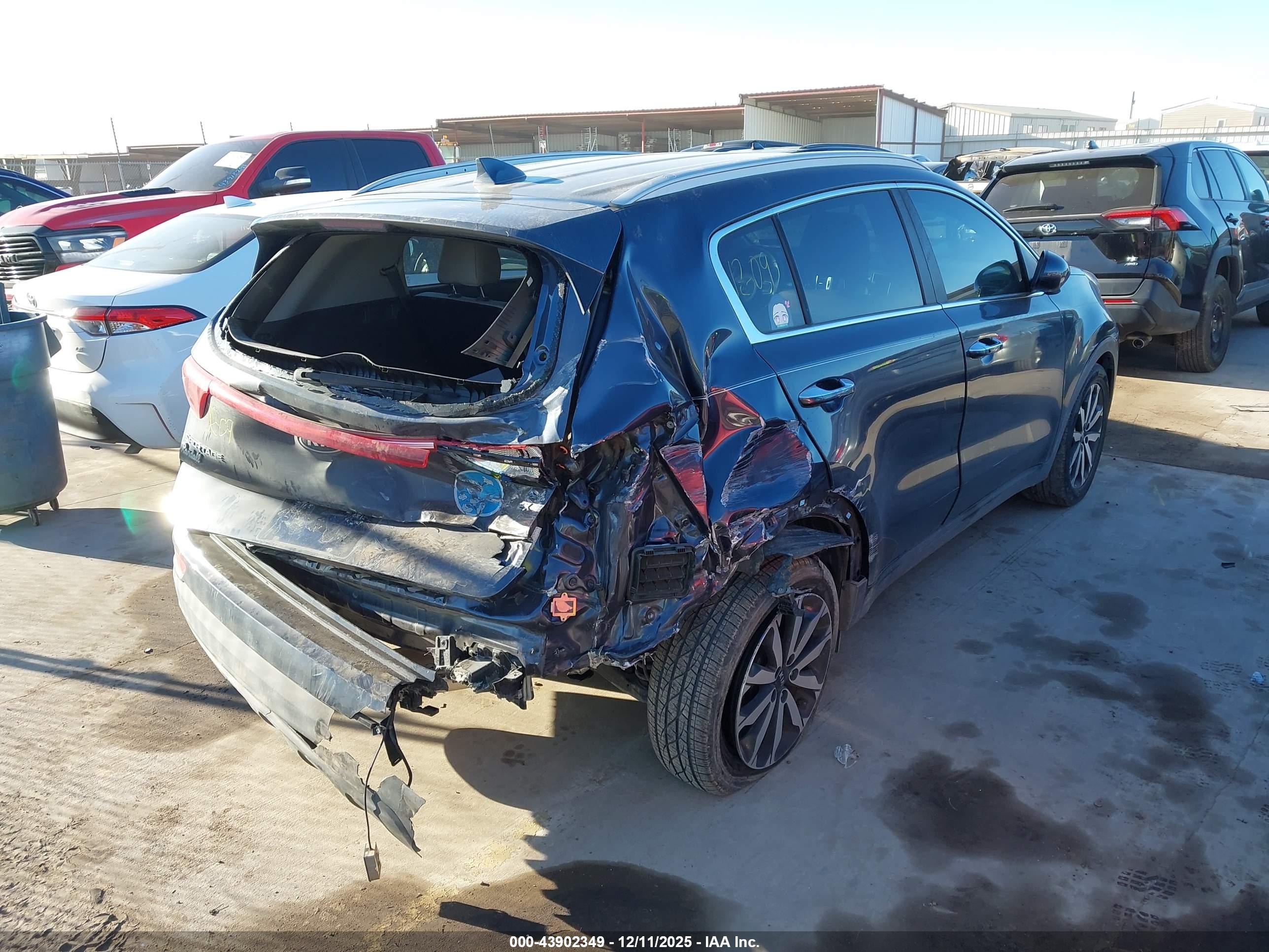 KIA SPORTAGE image 4