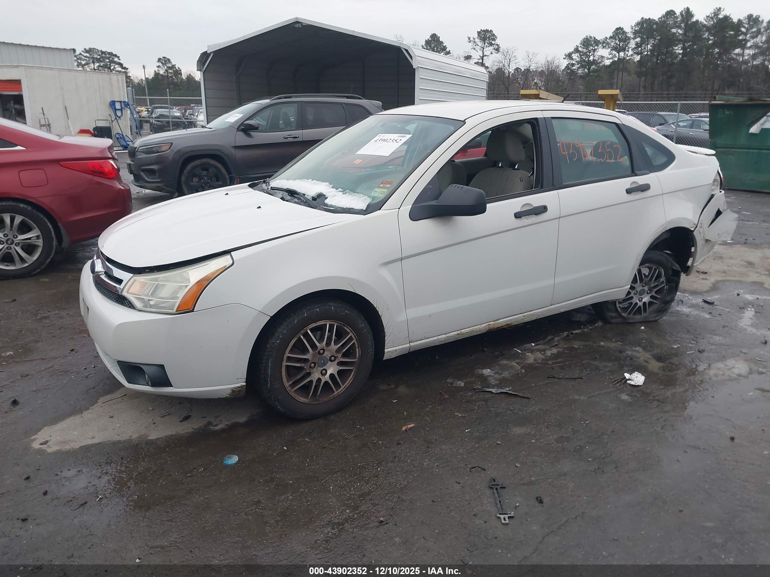 FORD FOCUS image 2