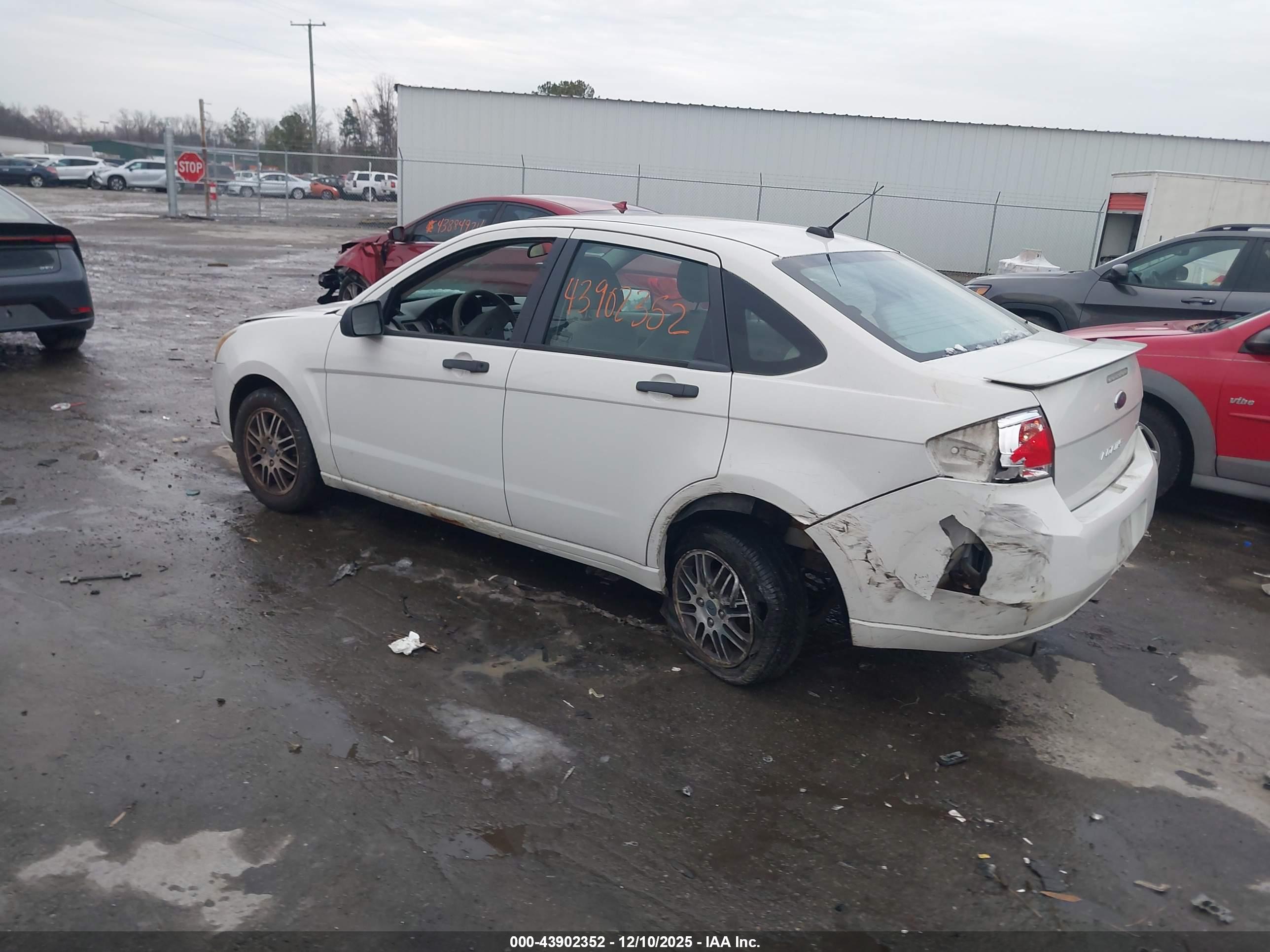 FORD FOCUS image 3