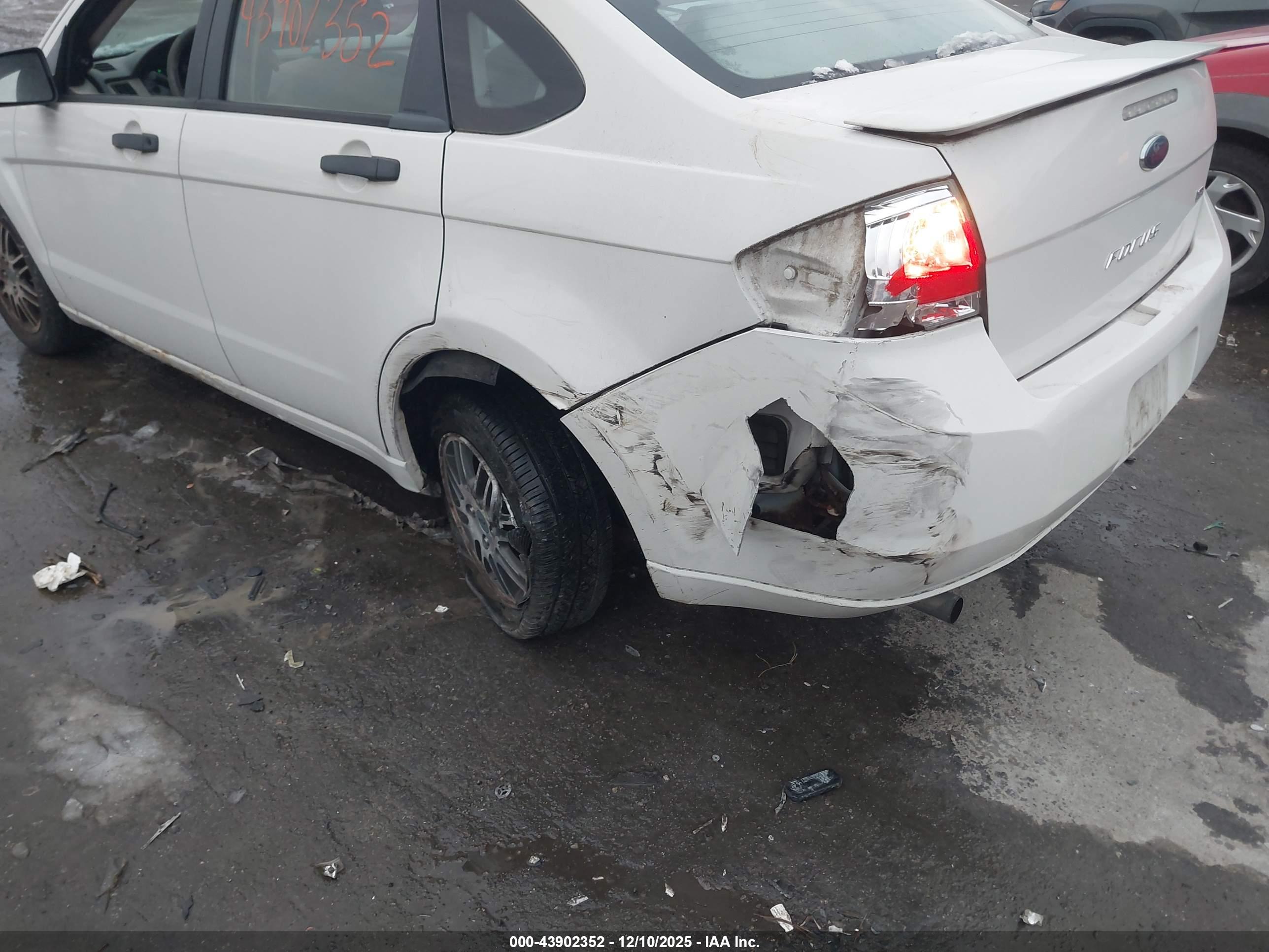 FORD FOCUS image 6
