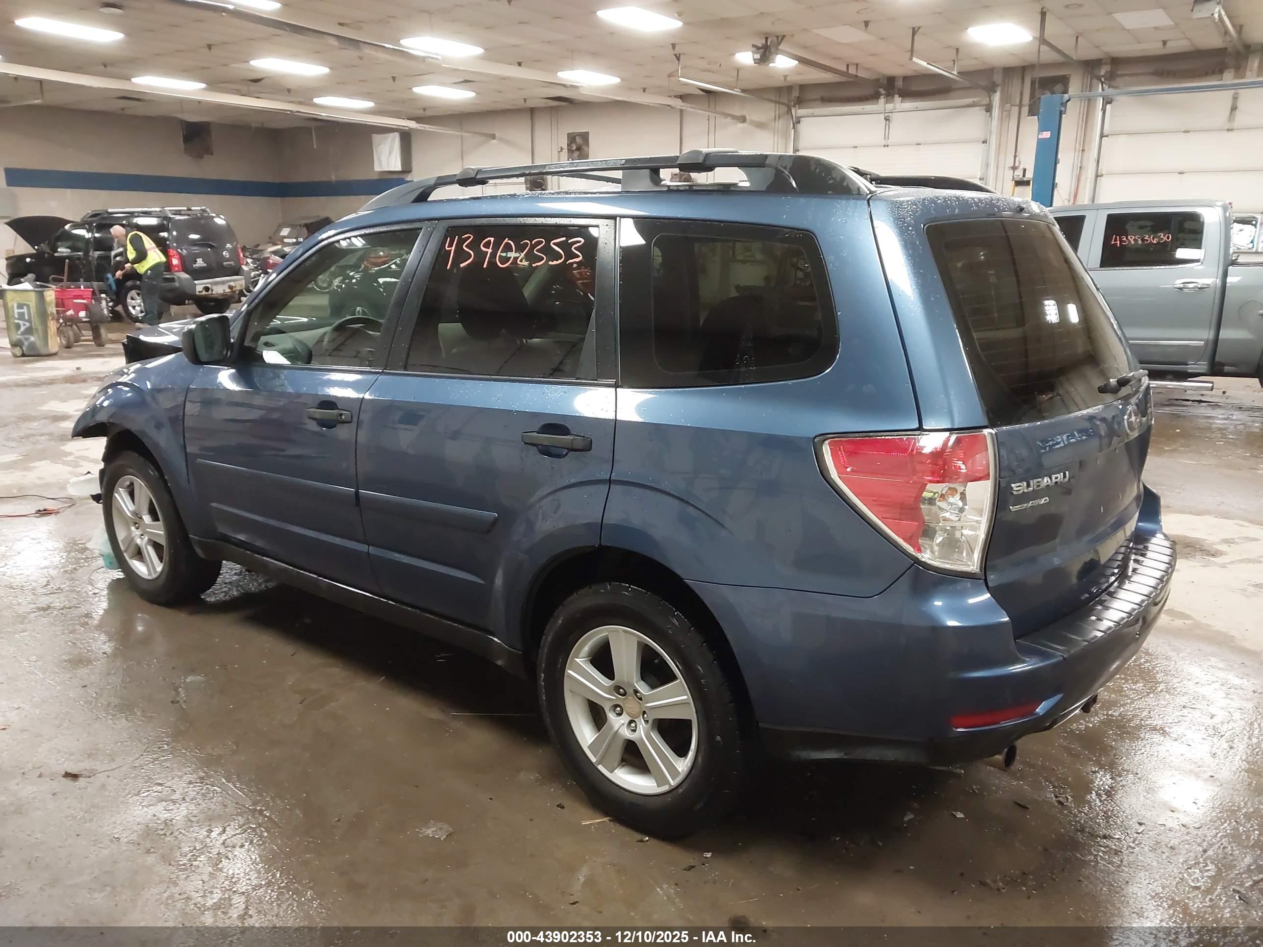 SUBARU FORESTER image 3