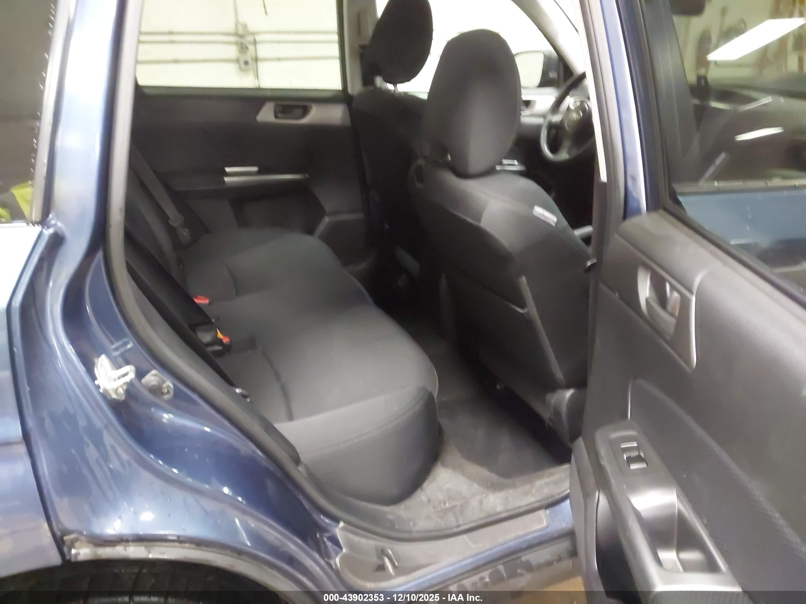 SUBARU FORESTER image 8