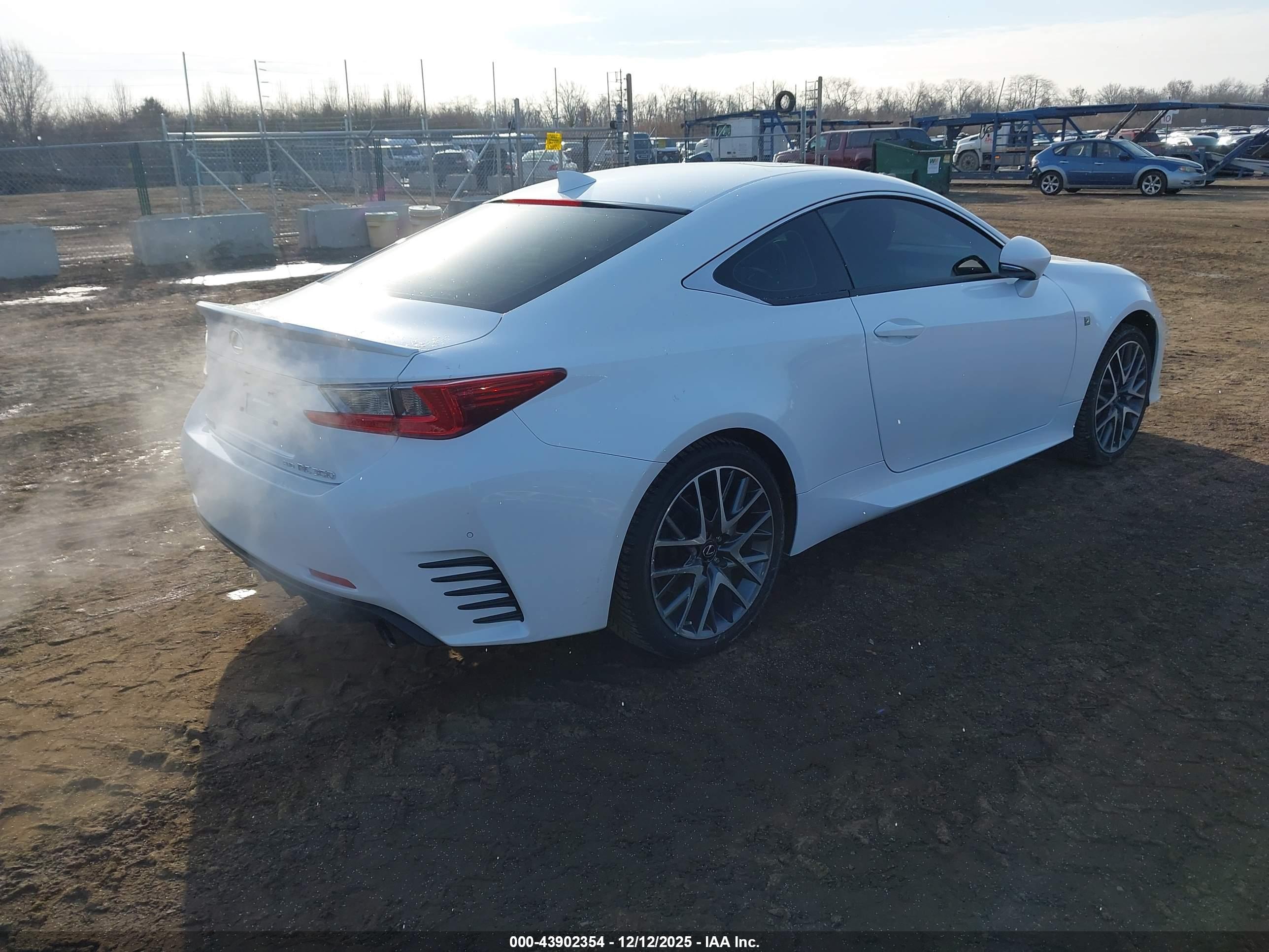 LEXUS RC image 4