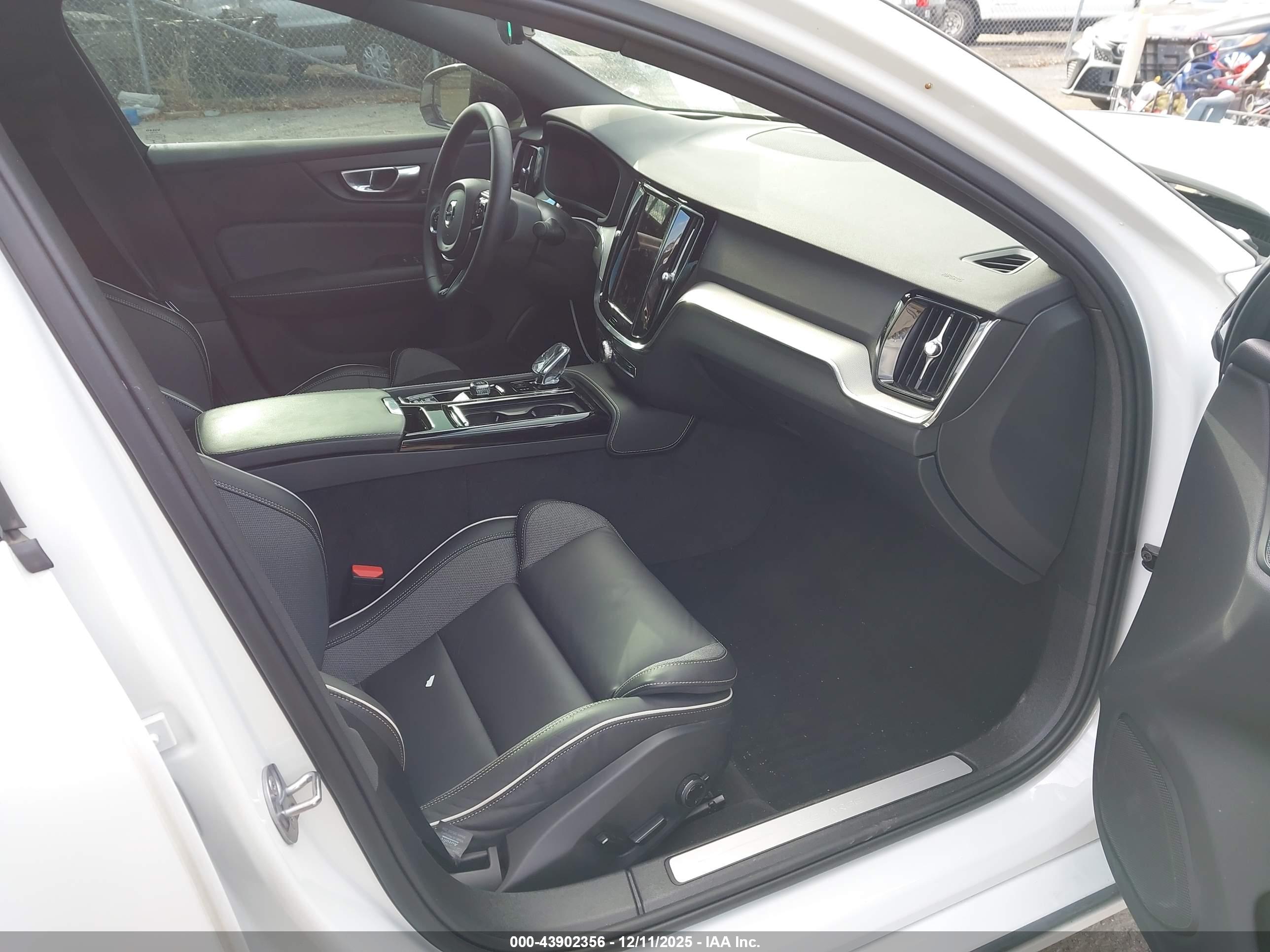 VOLVO S60 image 5