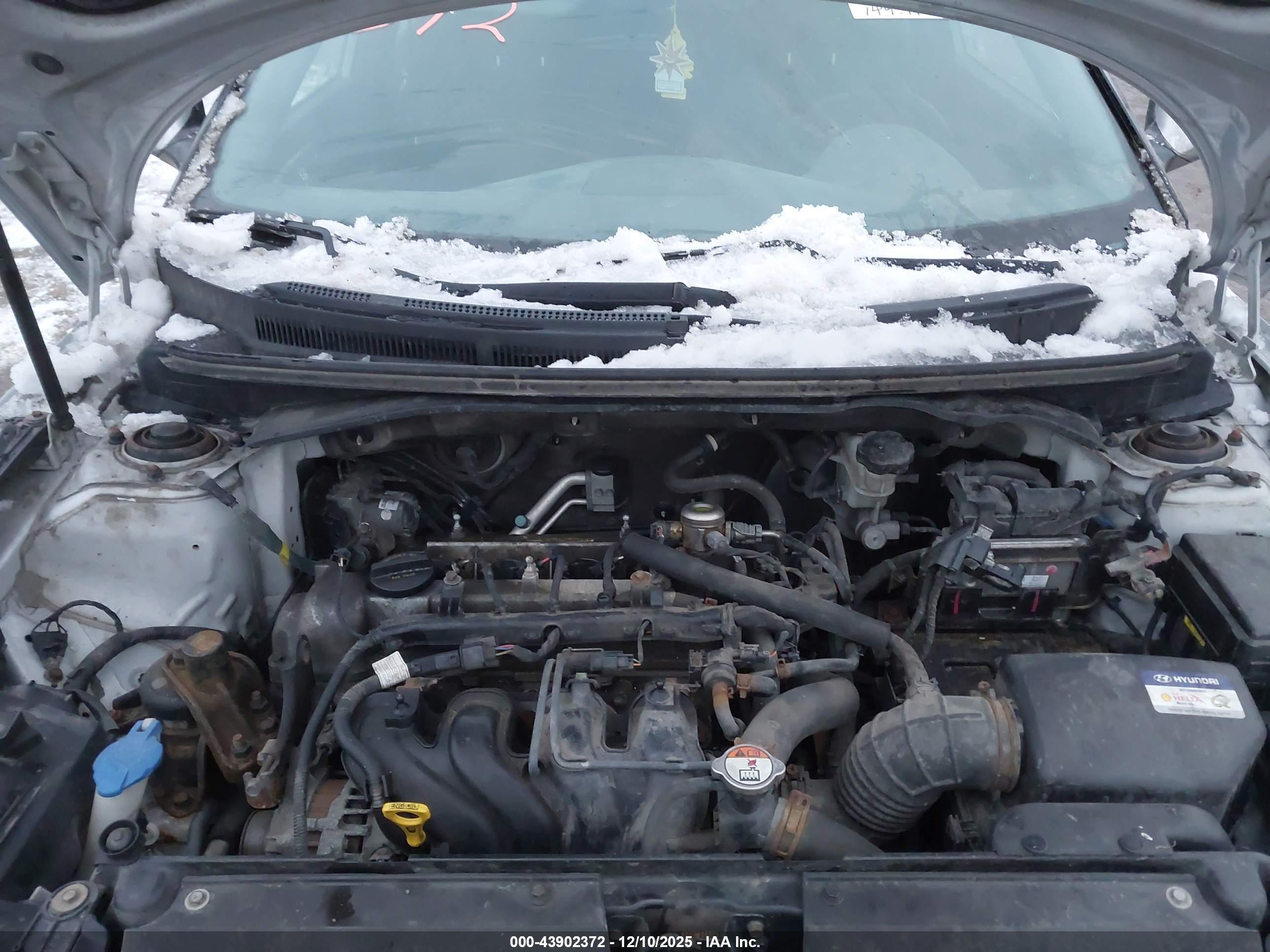 HYUNDAI VELOSTER image 10