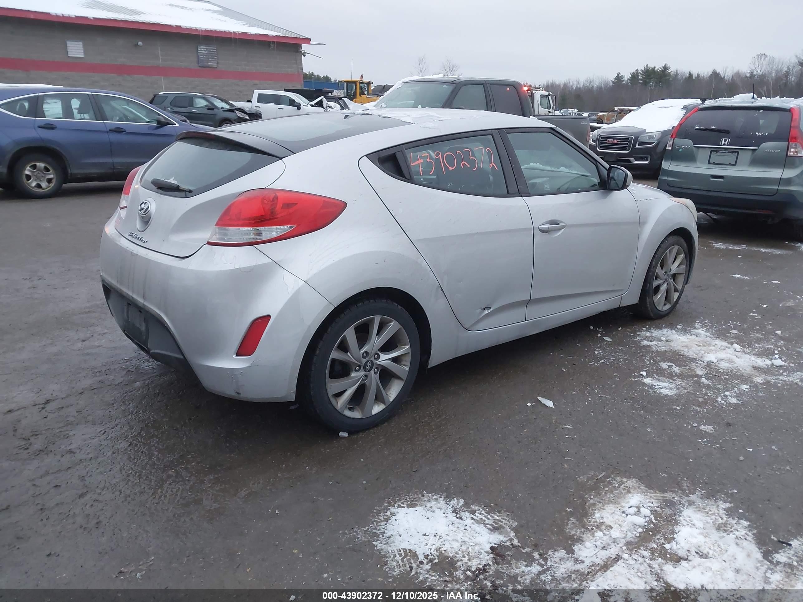 HYUNDAI VELOSTER image 4