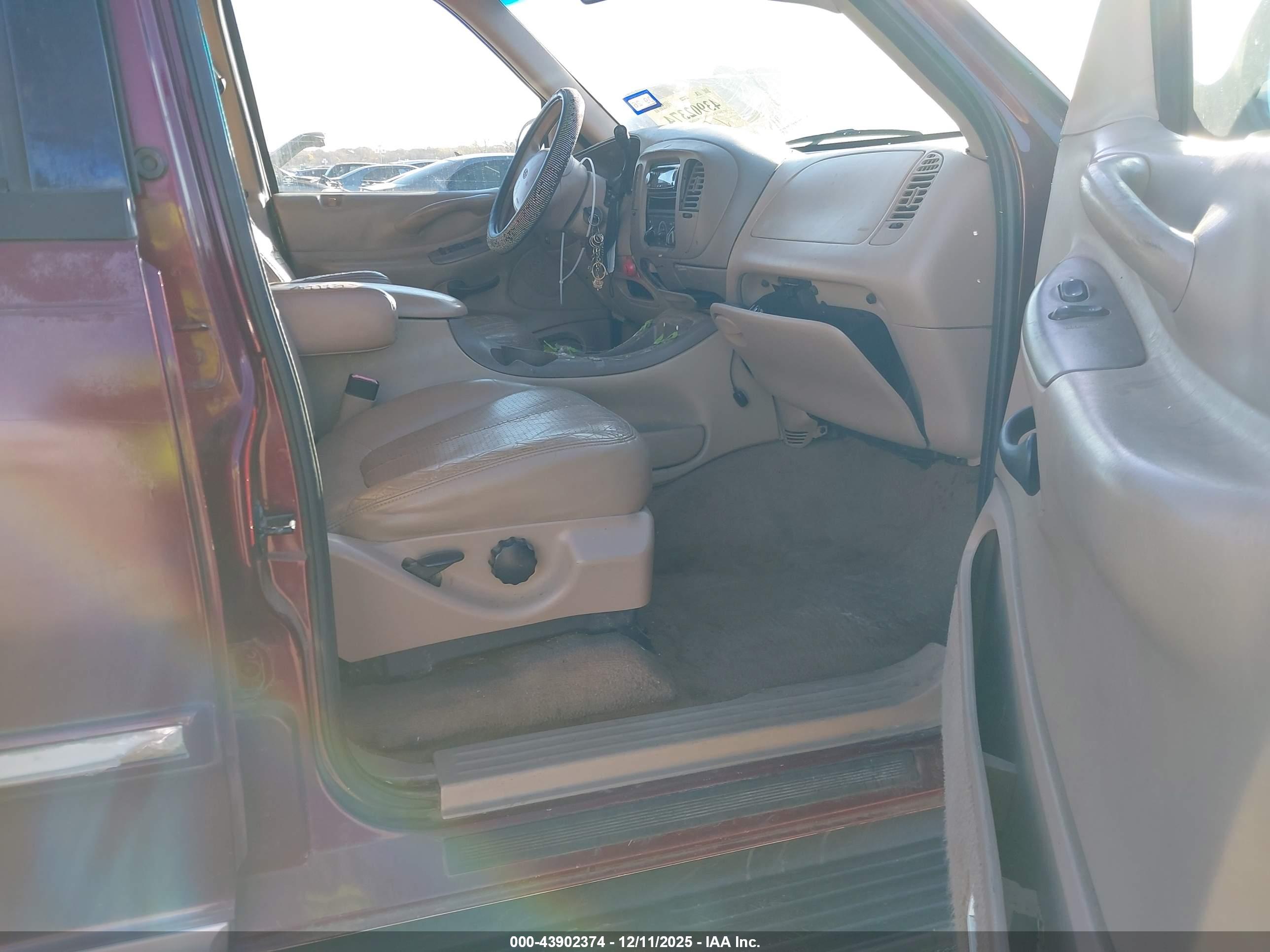 FORD EXPEDITION image 5