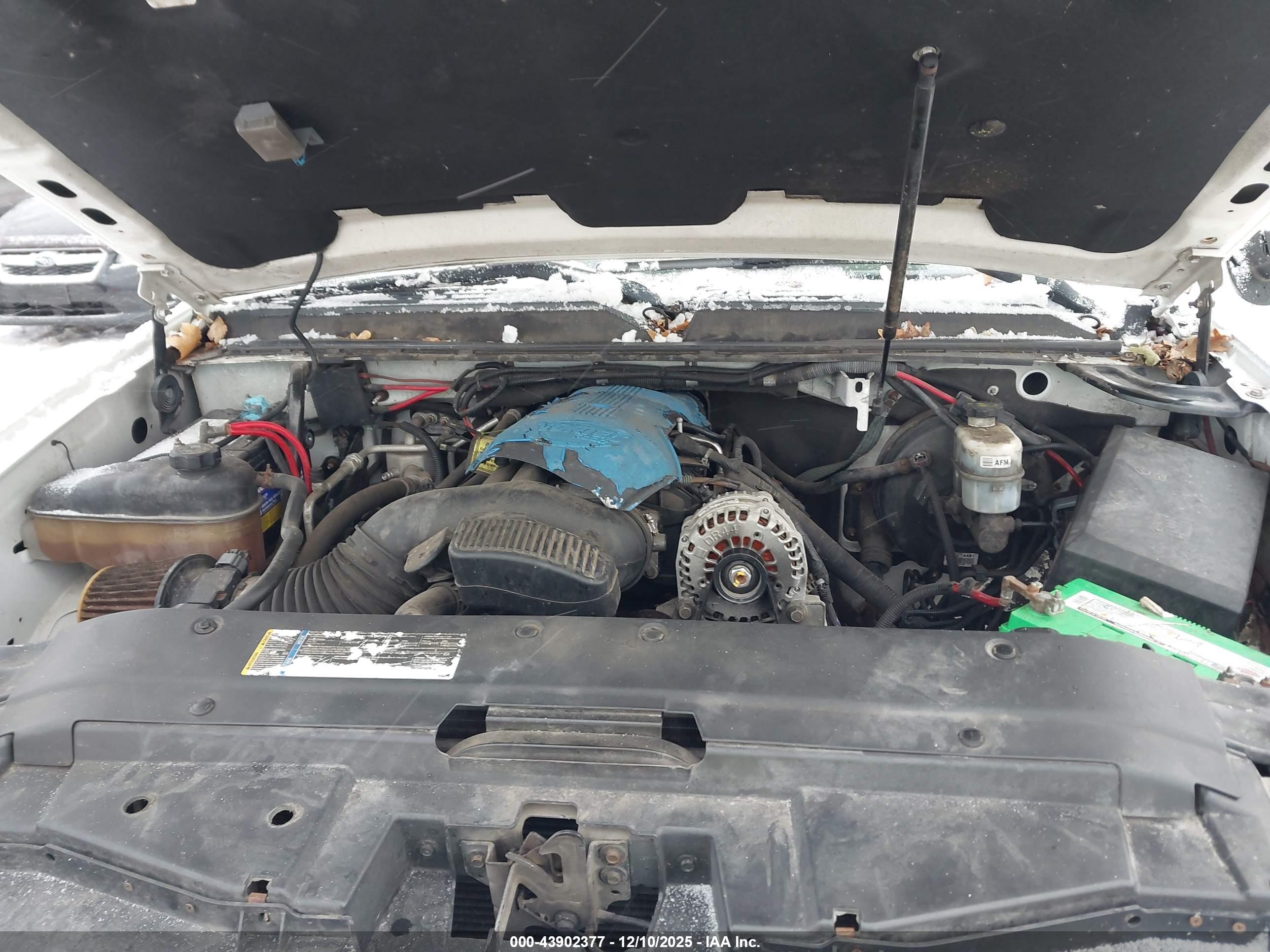 CHEVROLET TAHOE image 10