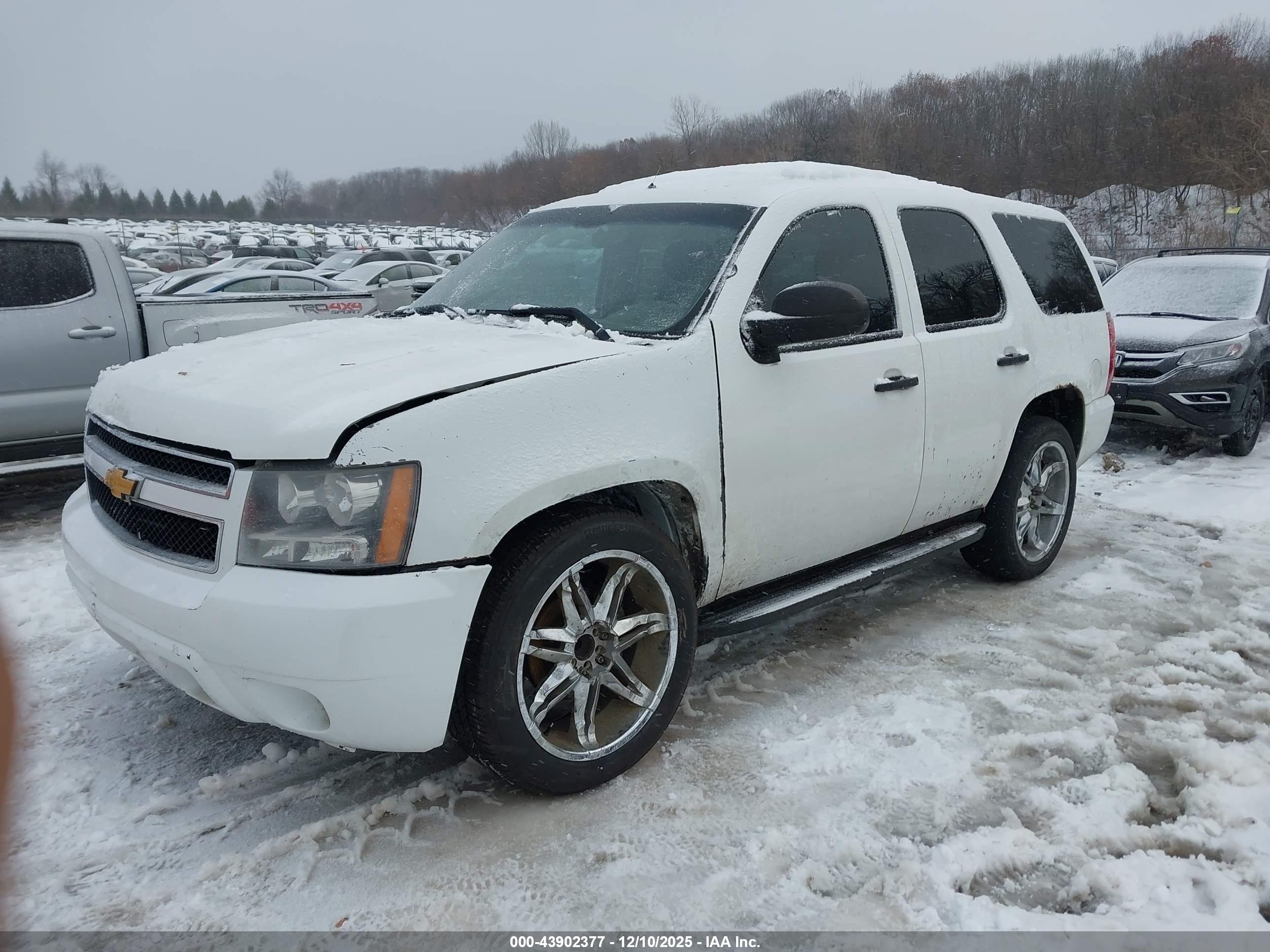 CHEVROLET TAHOE image 2