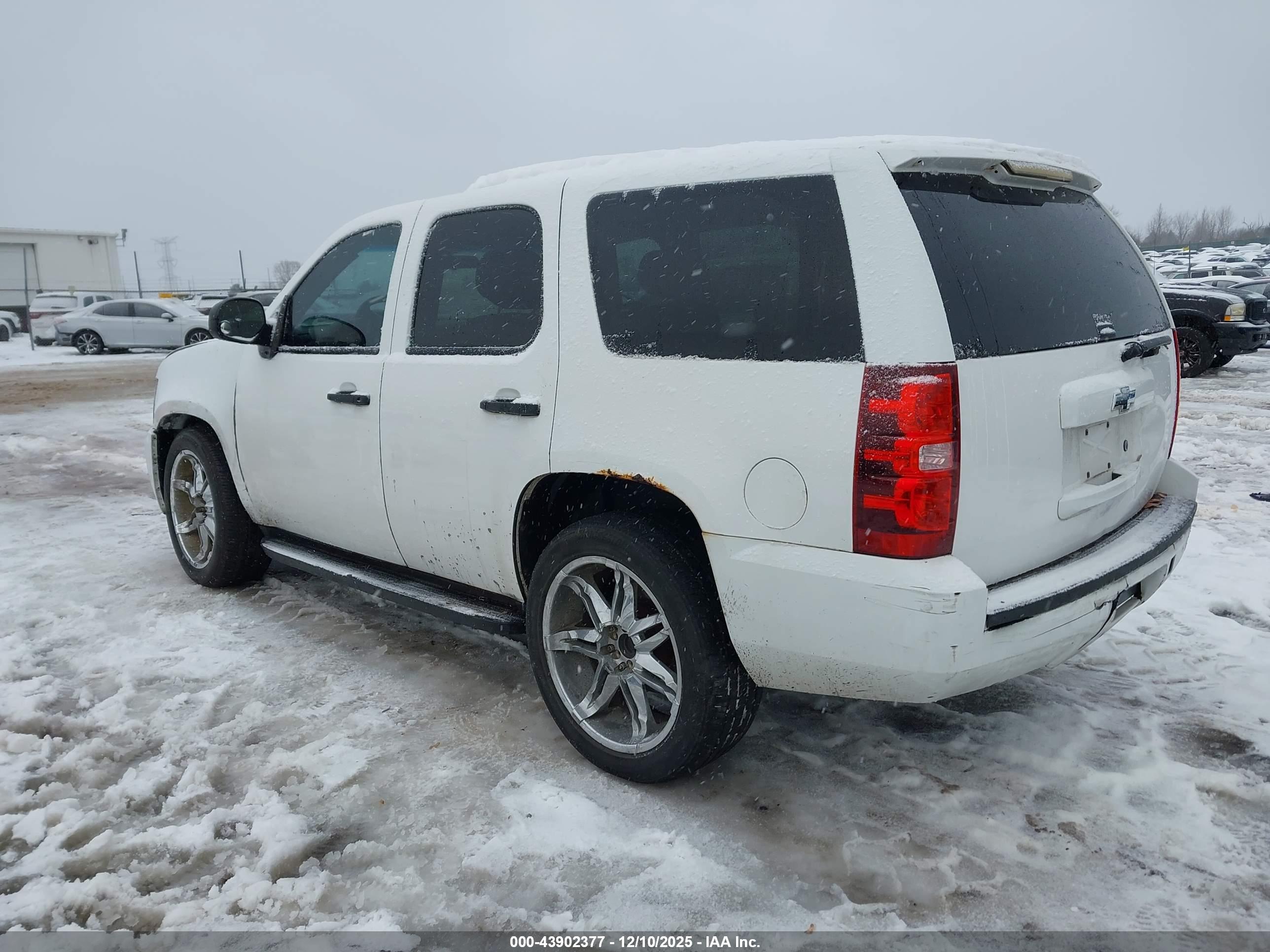CHEVROLET TAHOE image 3
