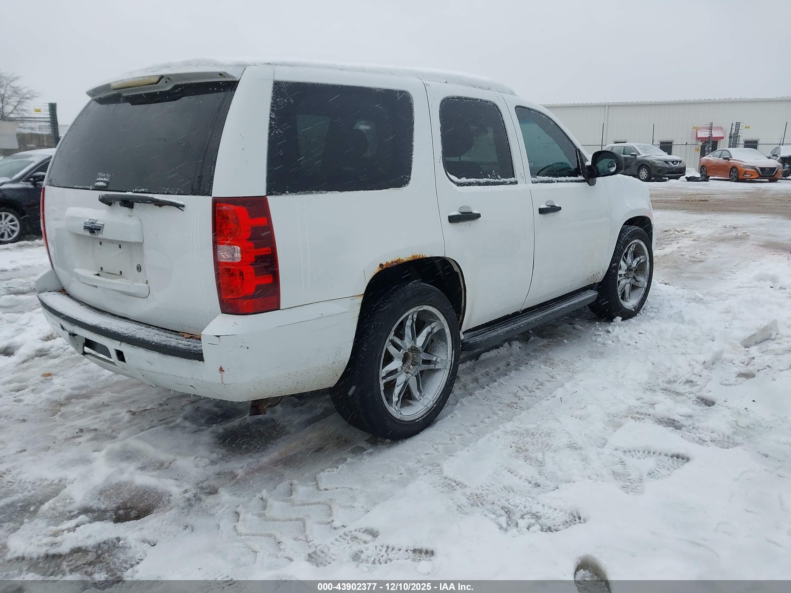 CHEVROLET TAHOE image 4