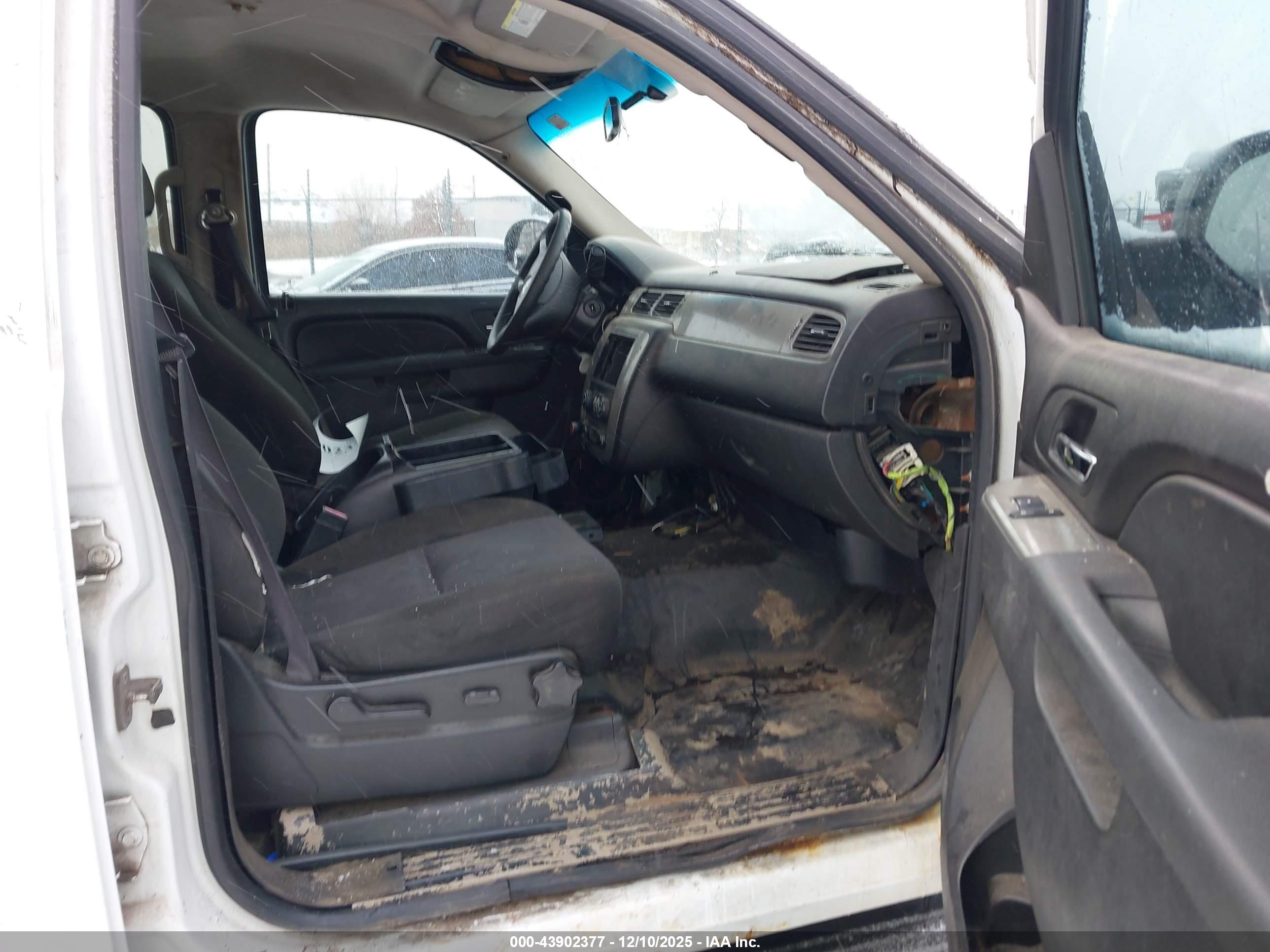 CHEVROLET TAHOE image 5