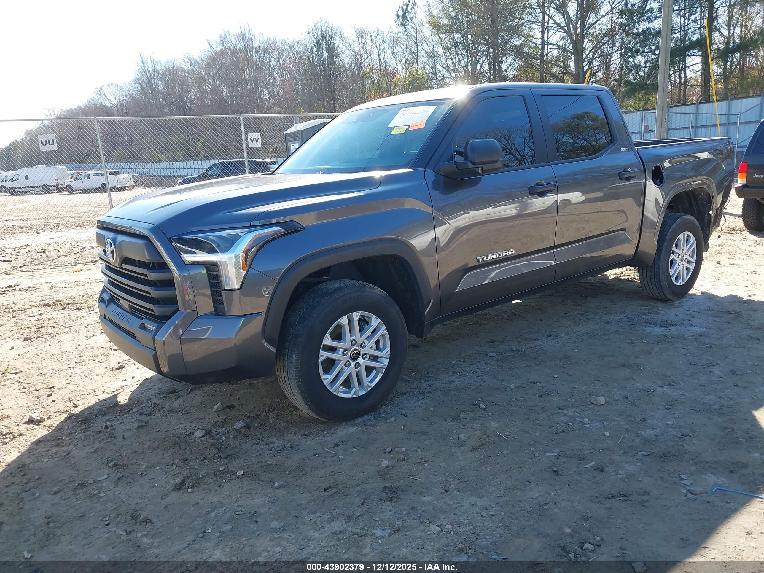 TOYOTA TUNDRA image 2